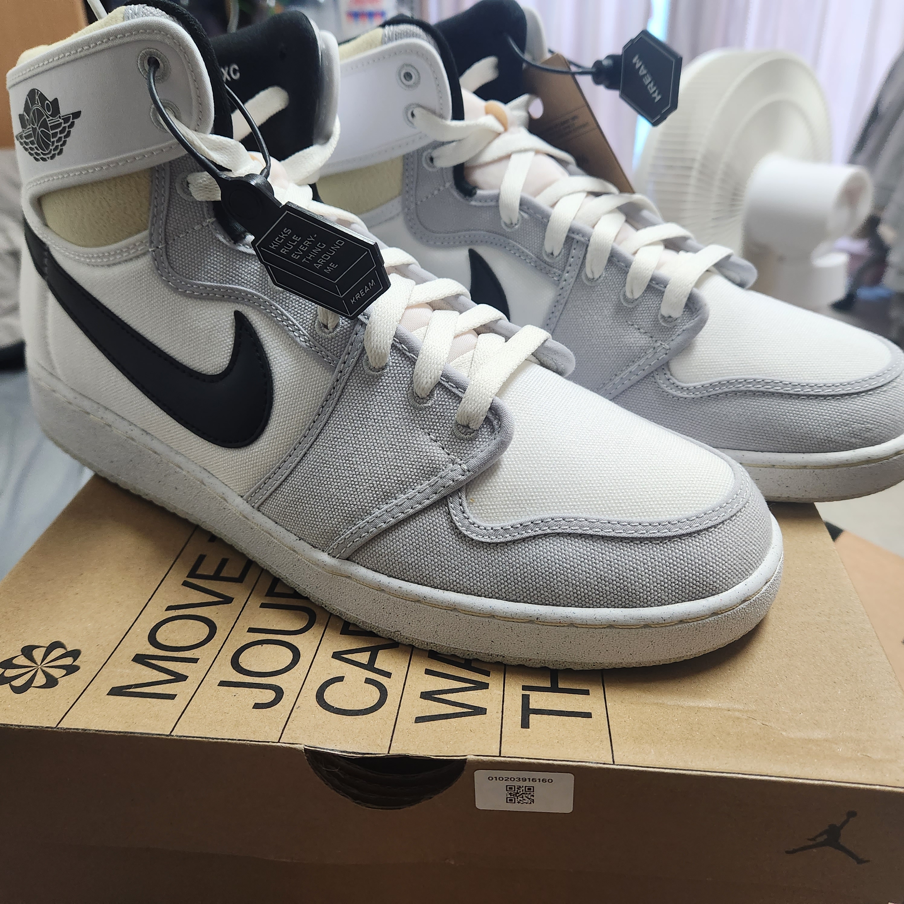 Jordan 1 KO White and Black 착용 스타일