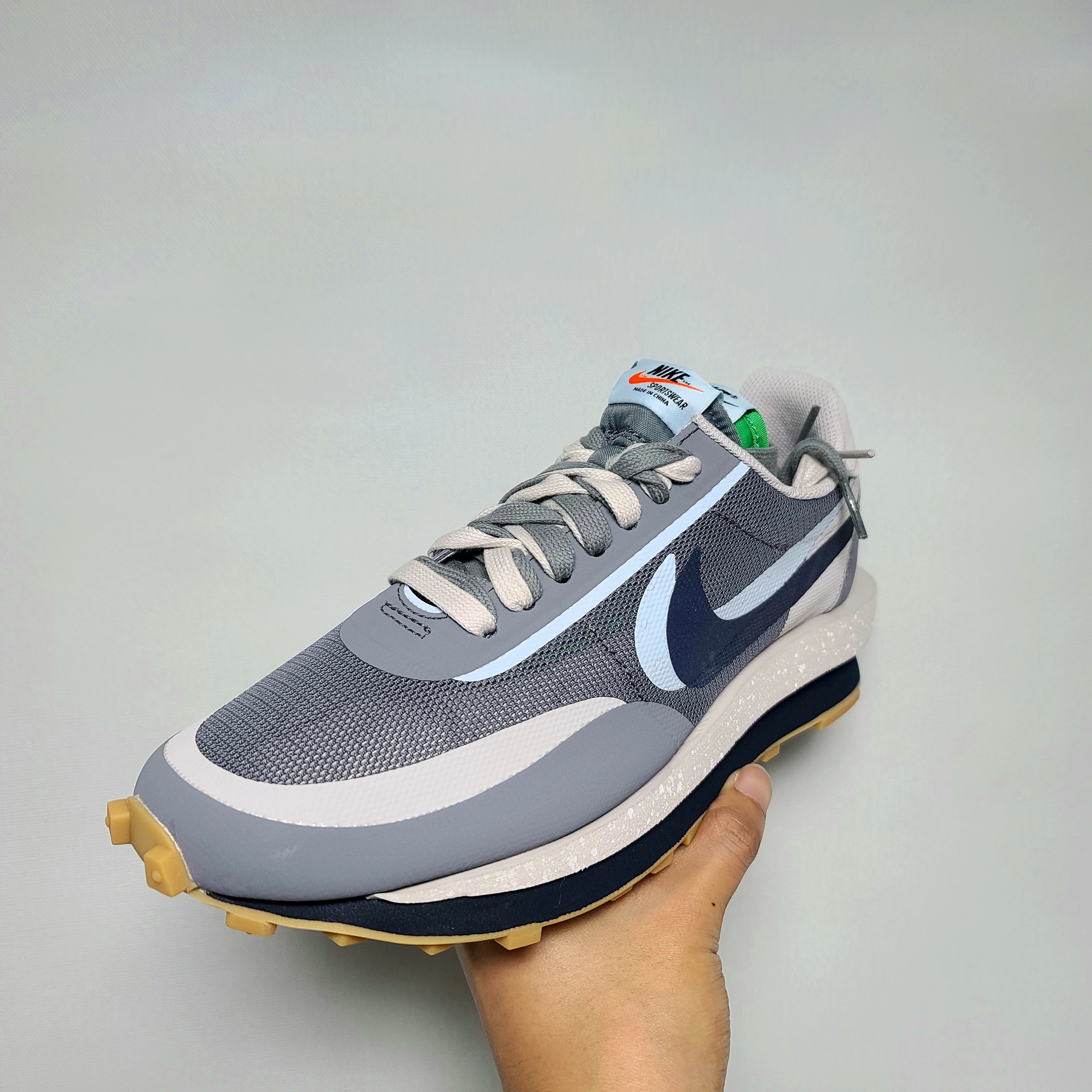 Nike x Off-White Dunk Low The 50 - Lot 18, Nike x Sacai x Fragment LDWaffle Light Smoke Grey 착용 스타일 - 3