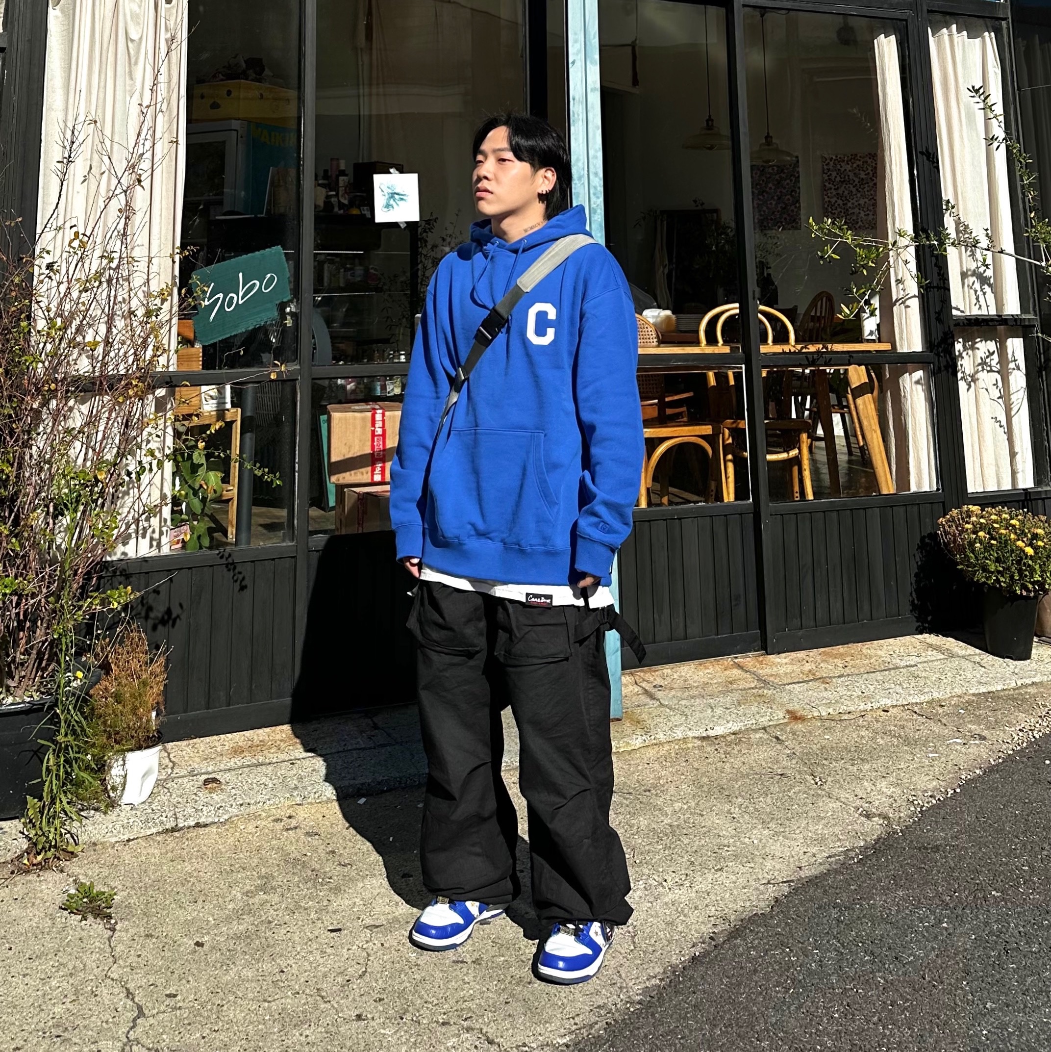 Nike x Supreme SB Dunk Low Hyper Blue 착용 스타일 - 1