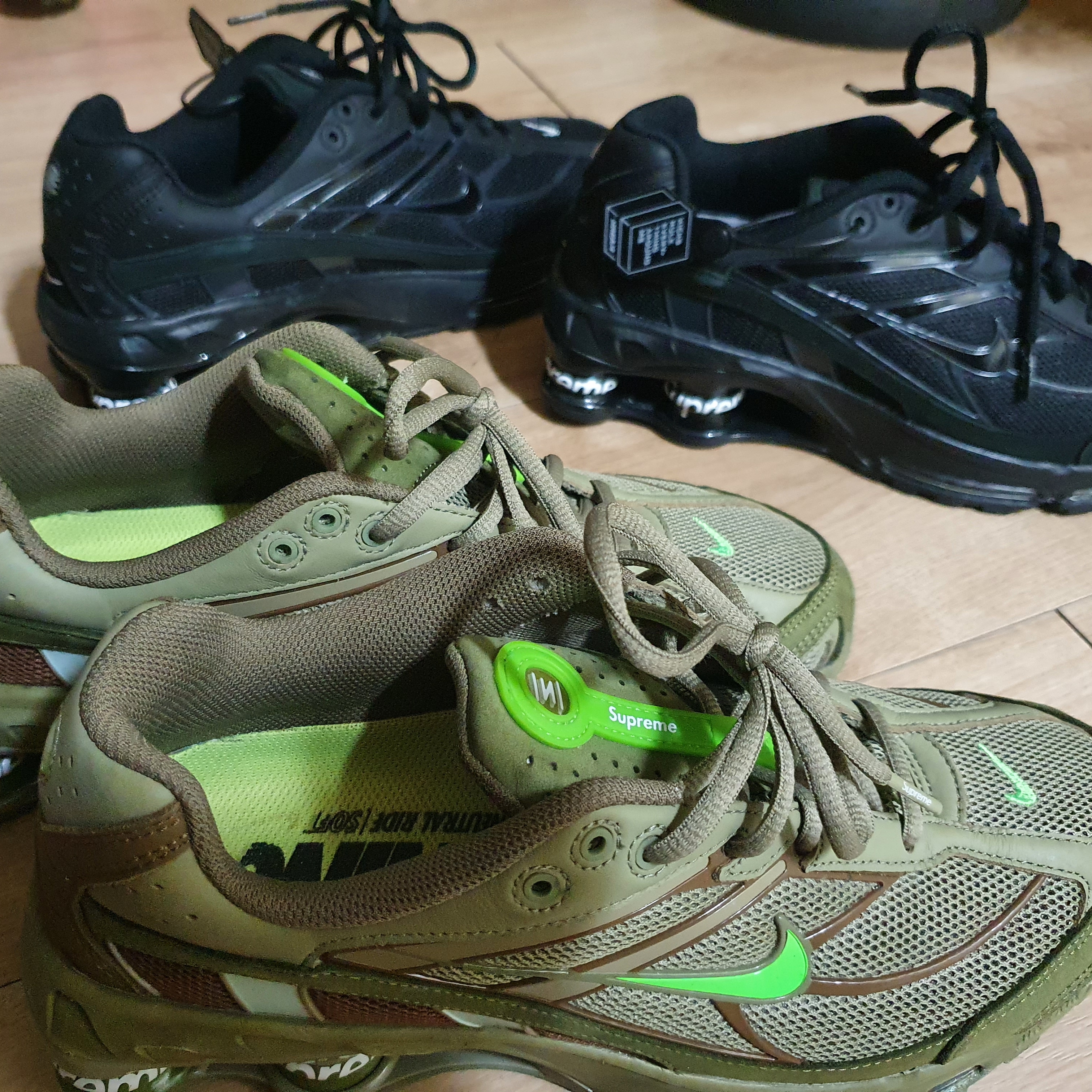 Nike x Supreme Shox Ride 2 SP Neutral Olive, Nike x Supreme Shox Ride 2 SP Black 착용 스타일