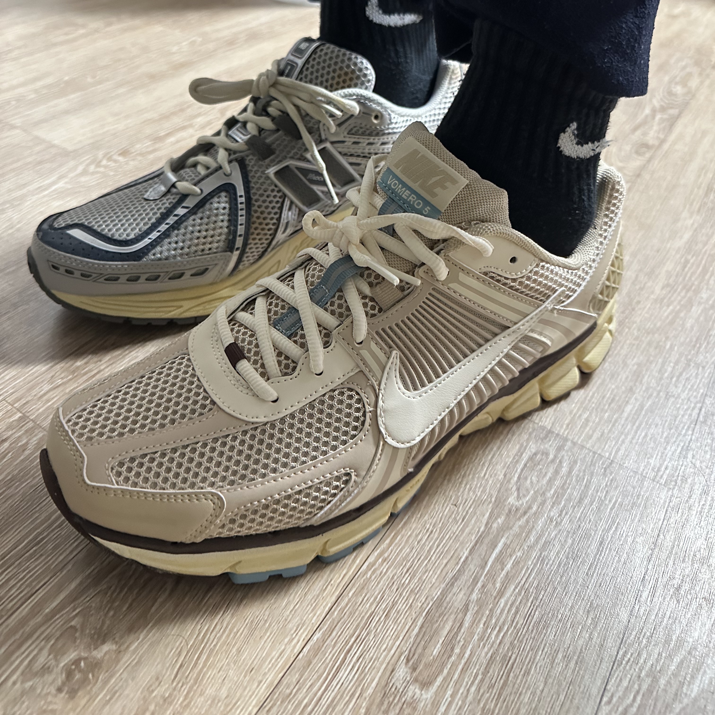 (W) Nike Zoom Vomero 5 Oatmeal, New Balance x Thisisneverthat 1906R 2022 Downtown Run 착용 스타일 - 1