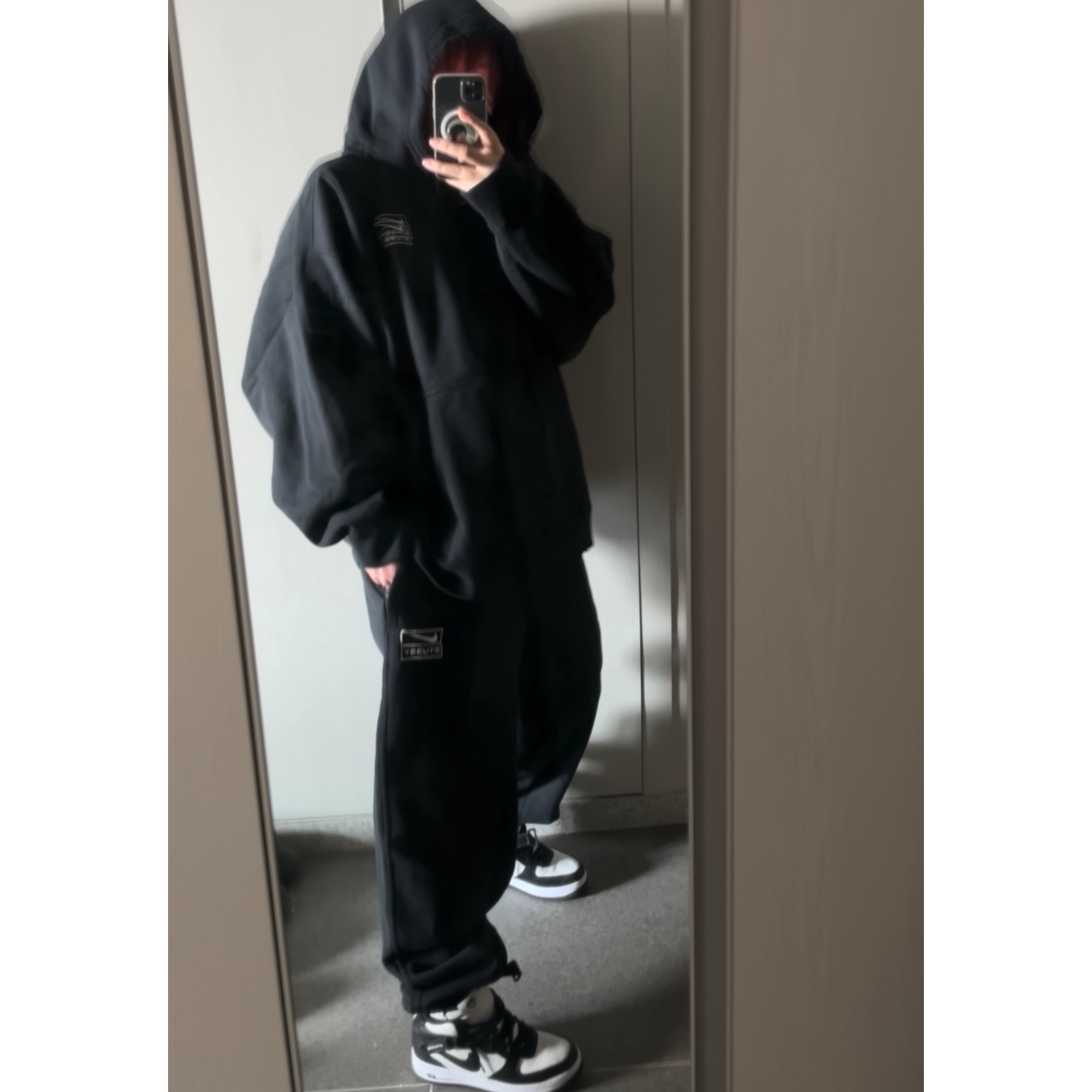 Nike x Stussy Air Force 1 '07 Mid SP Black and Light Bone, Nike x Stussy NRG RA Washed Pullover Hoodie Black (DN4028-010) 착용 스타일