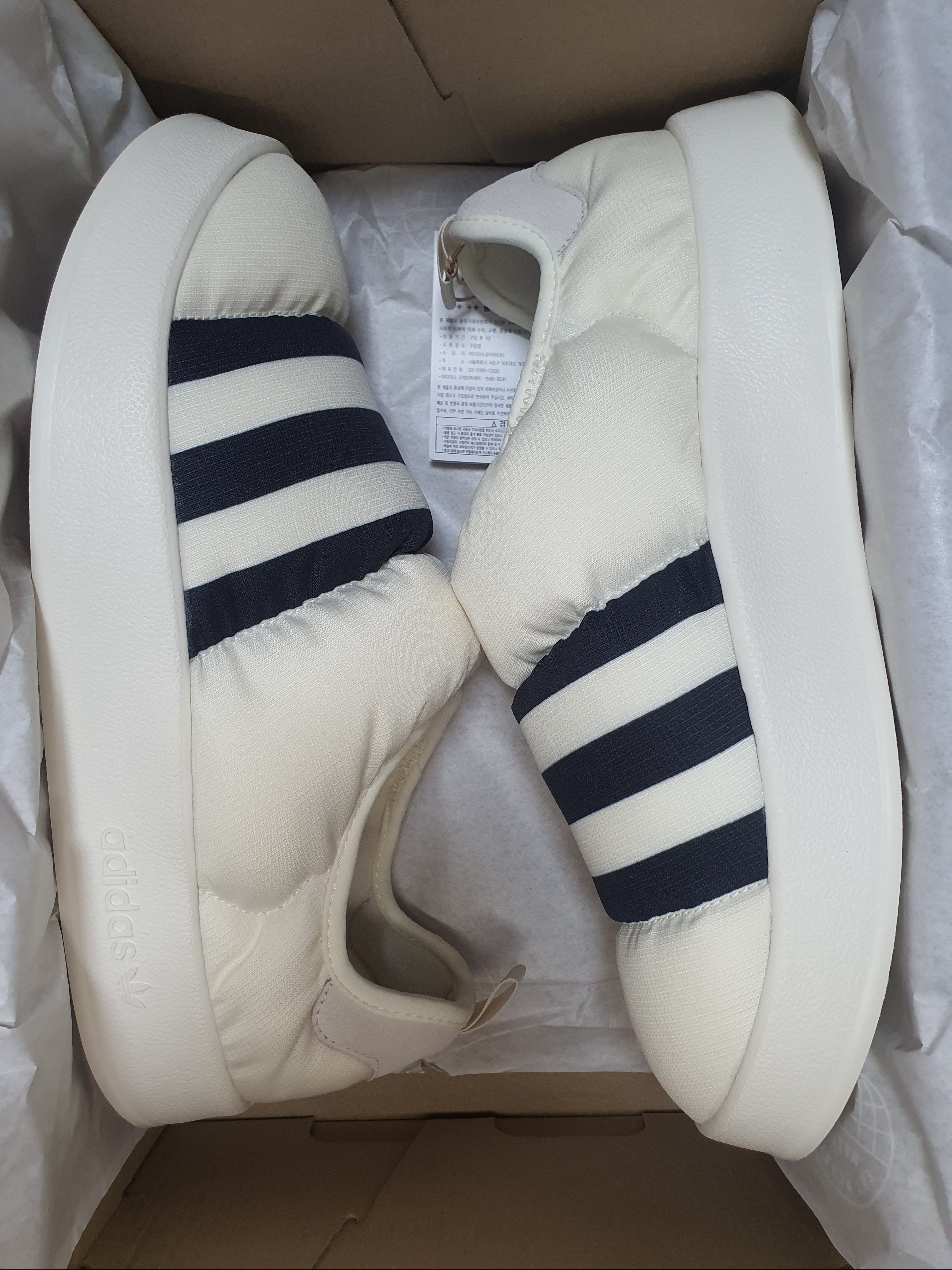 Adidas Puffylette Off White 착용 스타일