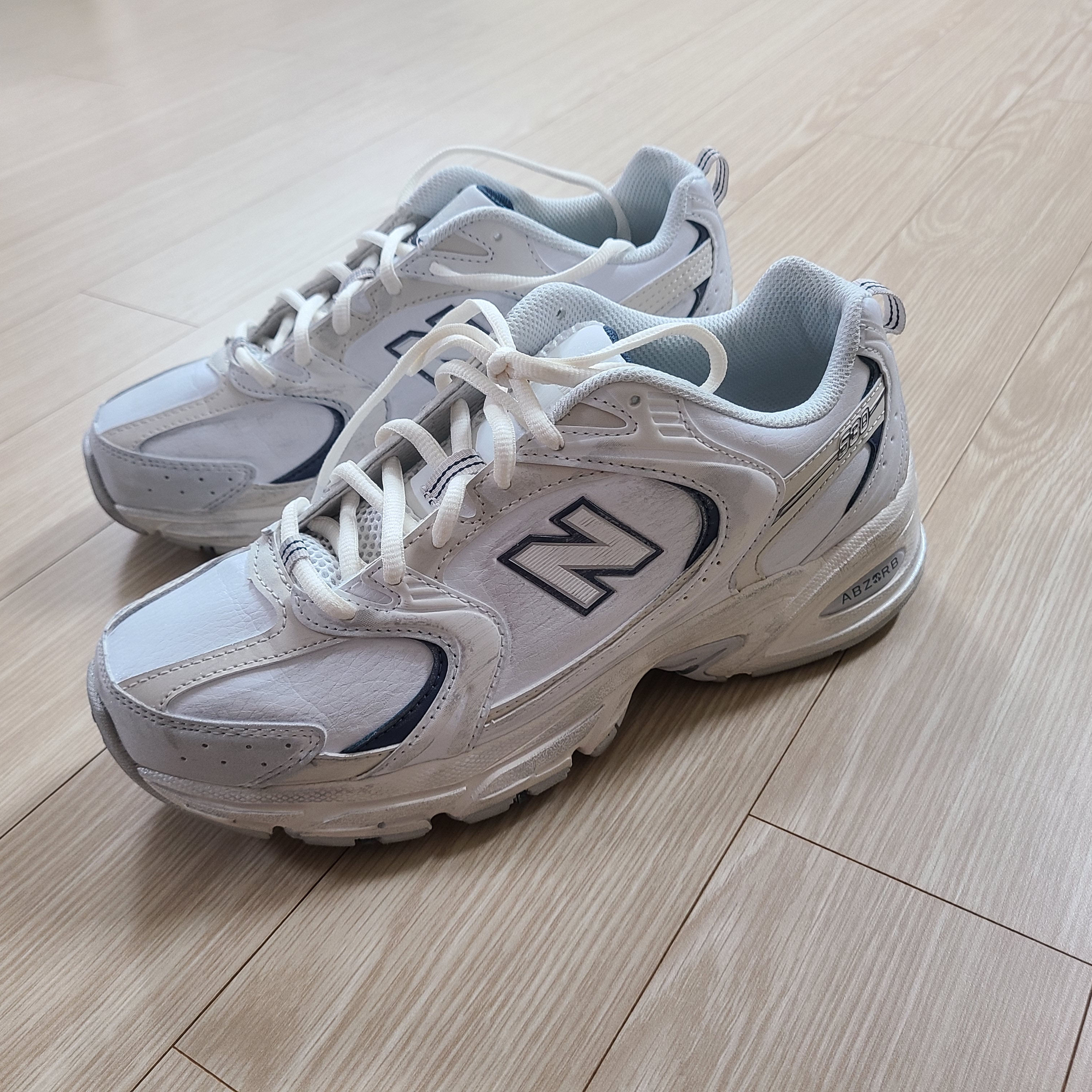 New Balance 530 White Indigo Blue 착용 스타일