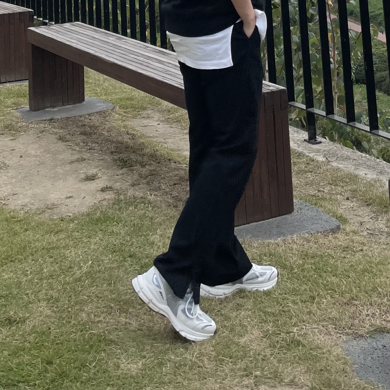 Axel Arigato Marathon Runner White Silver 착용 스타일 - 2