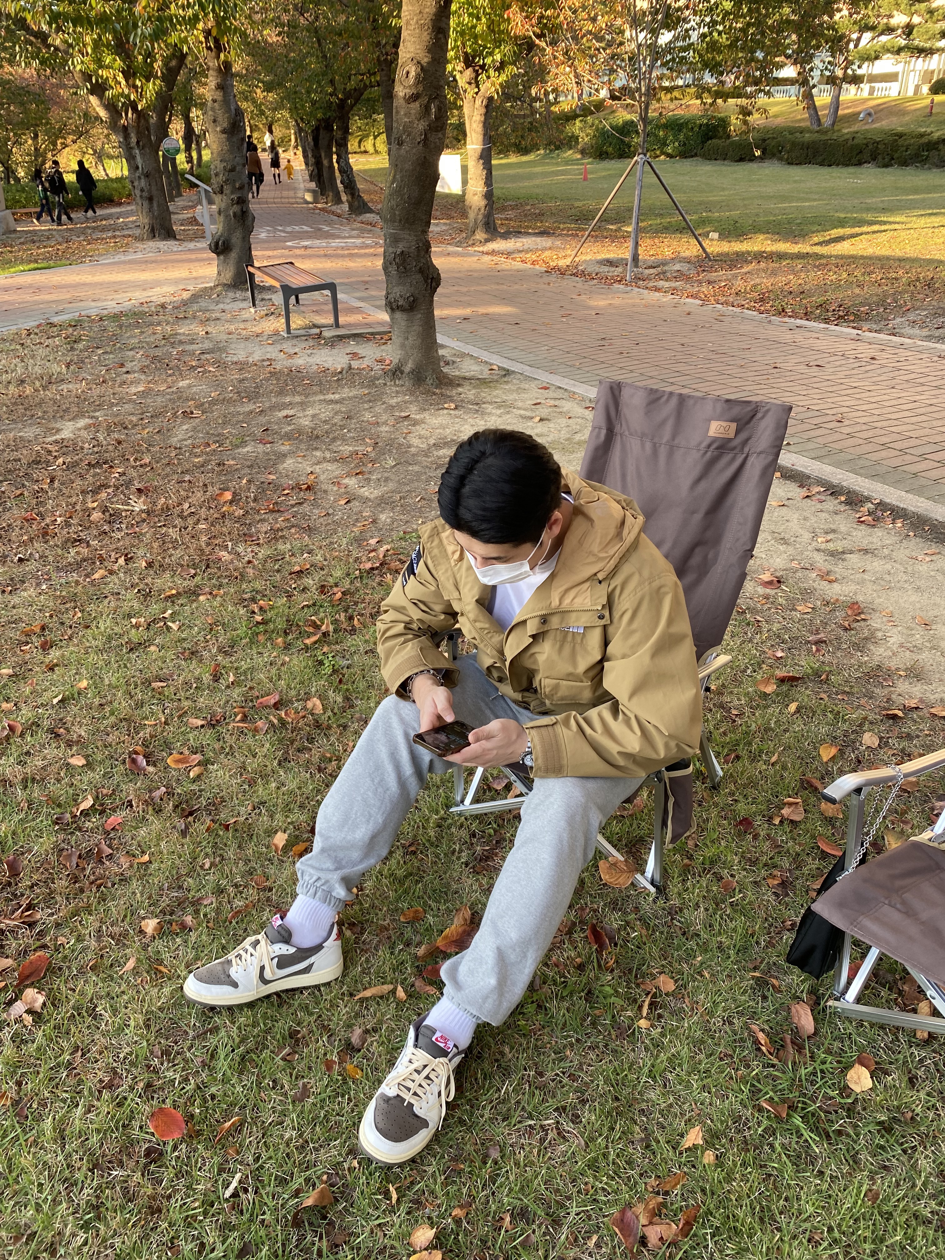 Supreme x The North Face Cargo Jacket Gold - 20SS, Nike NRG Solo Swoosh Fleece Pants Dark Grey Heather - Asia 착용 스타일 - 2