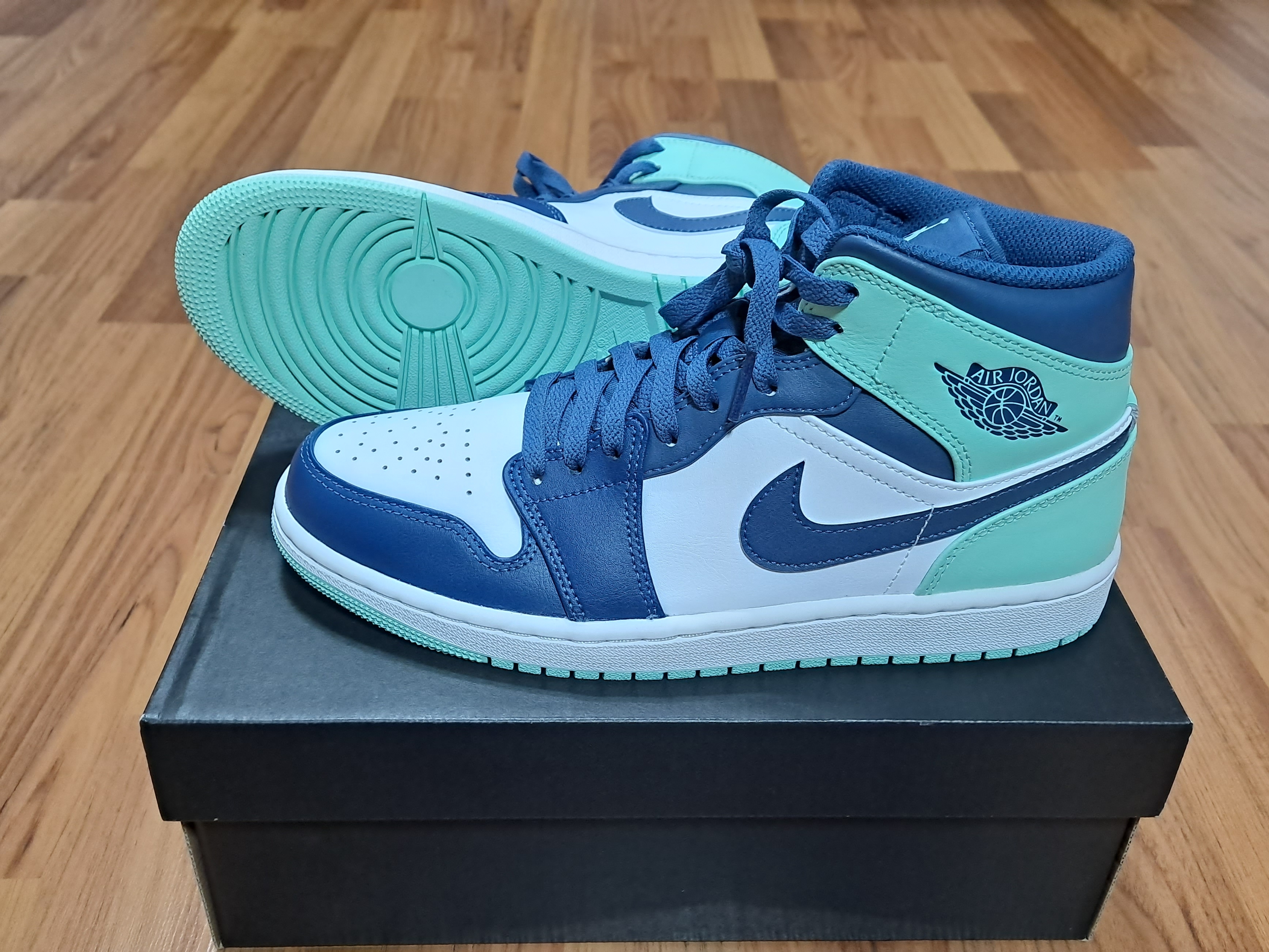 Jordan 1 Mid Blue Mint 착용 스타일 - 2