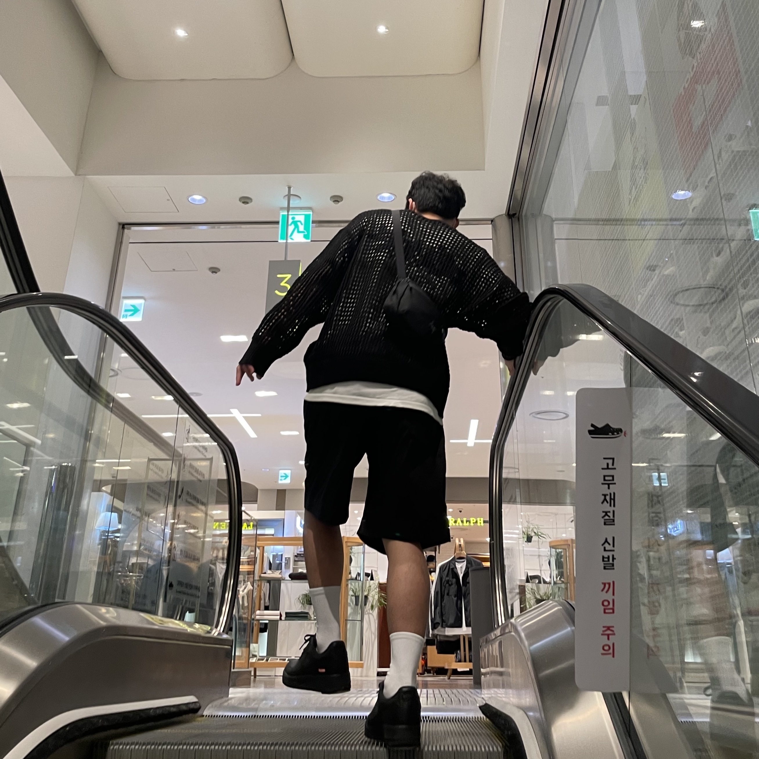 Nike x Supreme Air Force 1 Low Black, Stussy x CDG Surfman T-Shirt White 착용 스타일 - 2