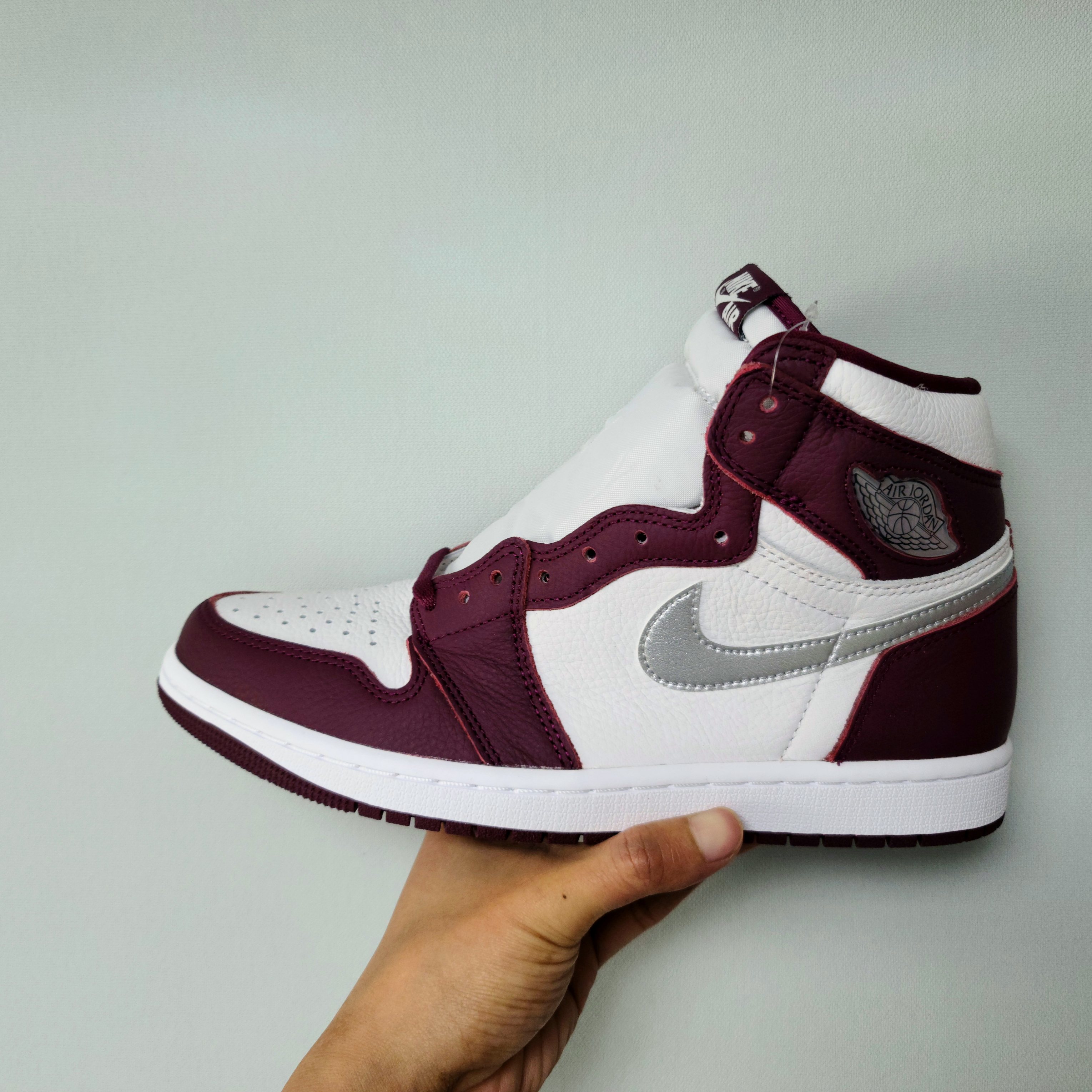 Jordan 1 Retro High OG Bordeaux 착용 스타일 - 3
