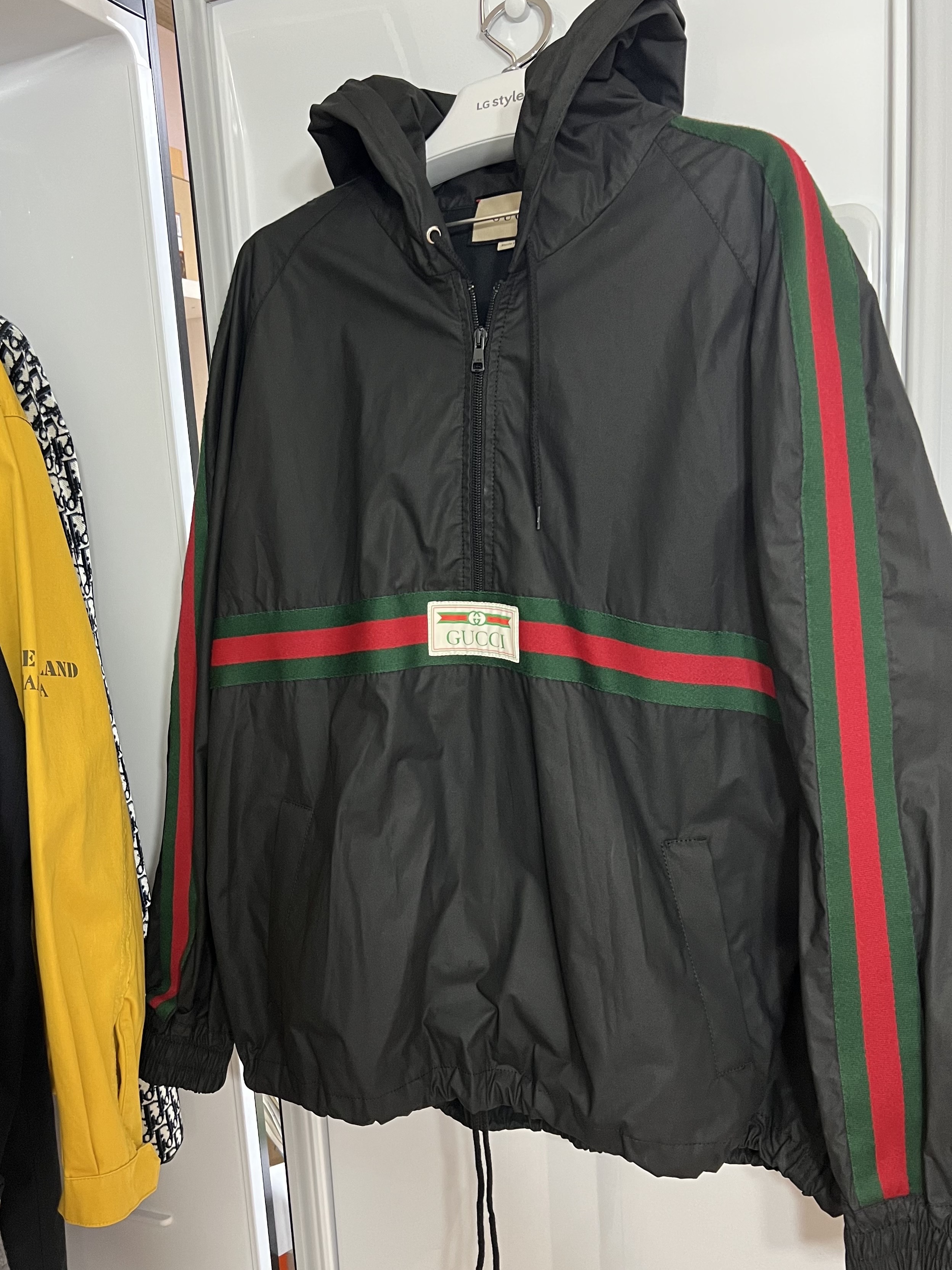Stone Island 434Q1 Raso Gommato Cover Colorato Bio Anorak Yellow - 22SS 착용 스타일 - 1