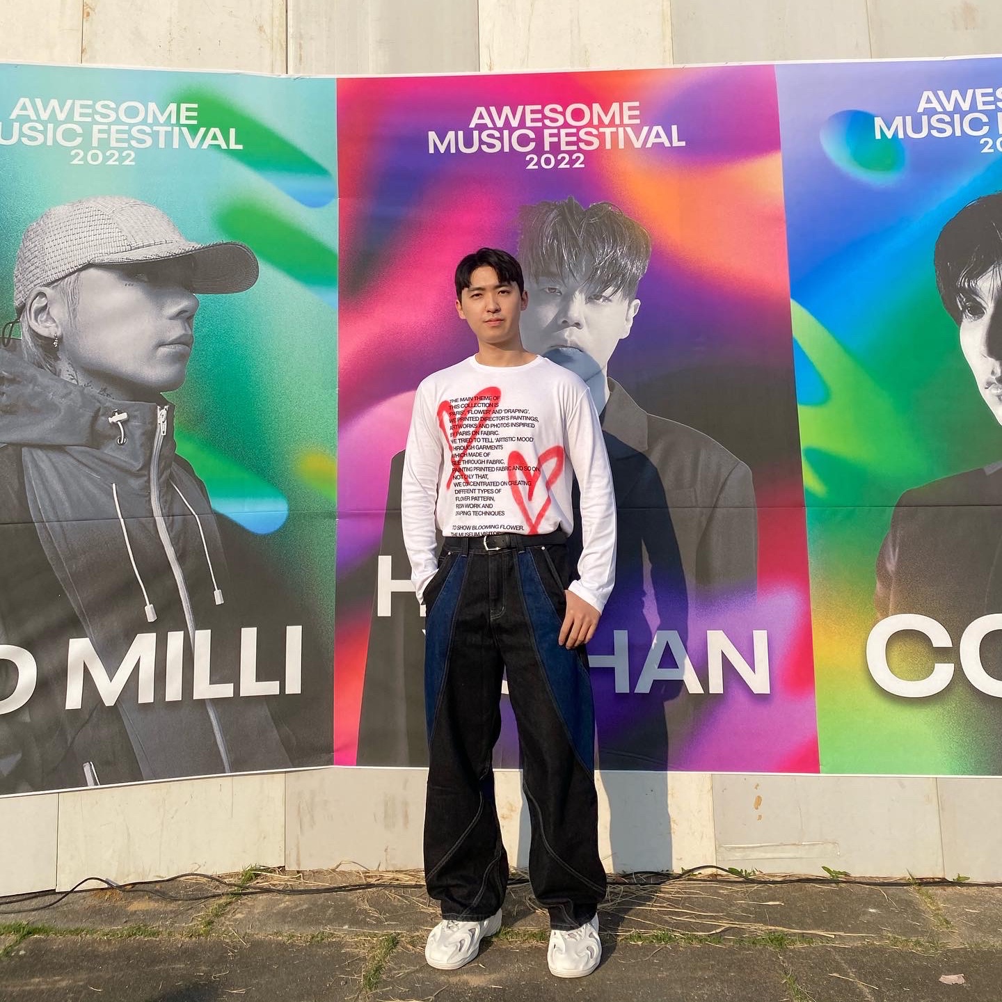 [KREAM 단독]The Museum Visitor Heart Sprayed Long Sleeve White - 22FW, Adidas Adifom Q Off White 착용 스타일 - 1