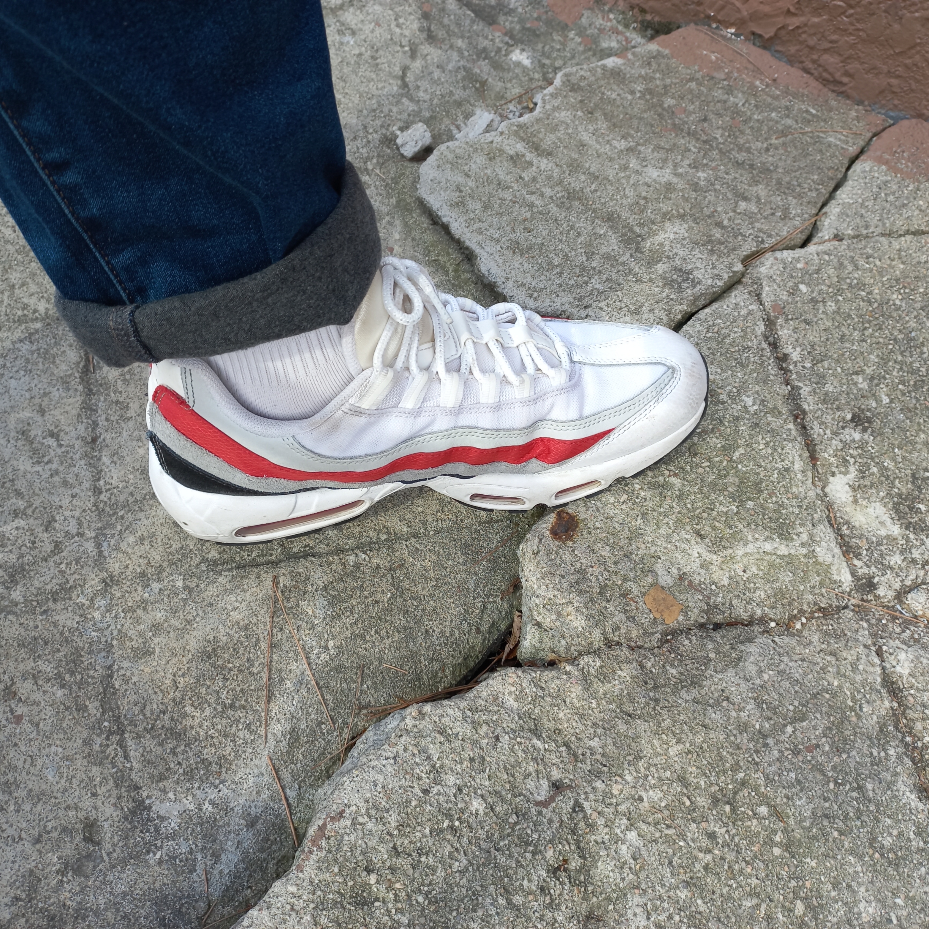 Nike Air Max 95 Essential White Varsity Red 착용 스타일 - 1