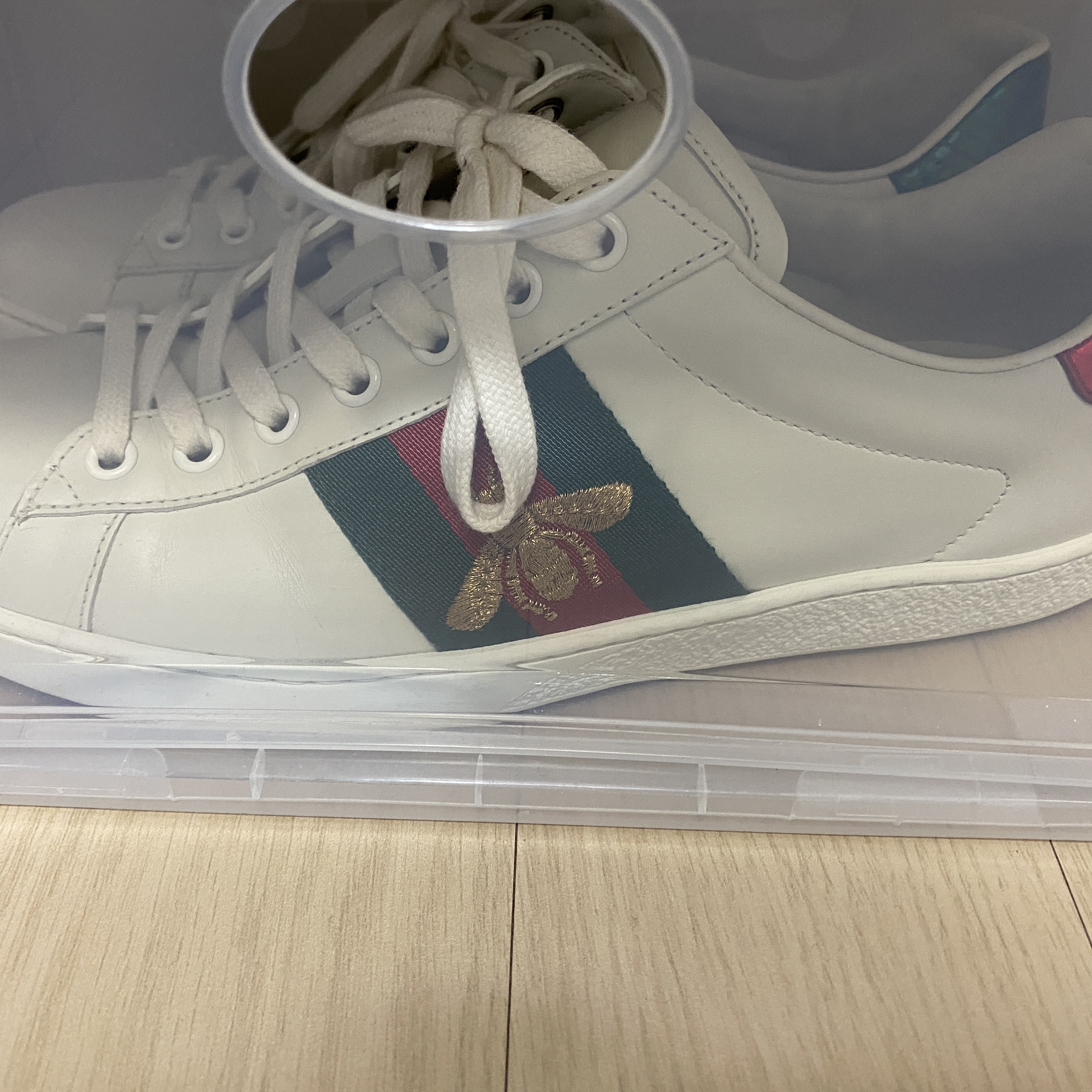 Gucci Ace Embroidered Bee 착용 스타일