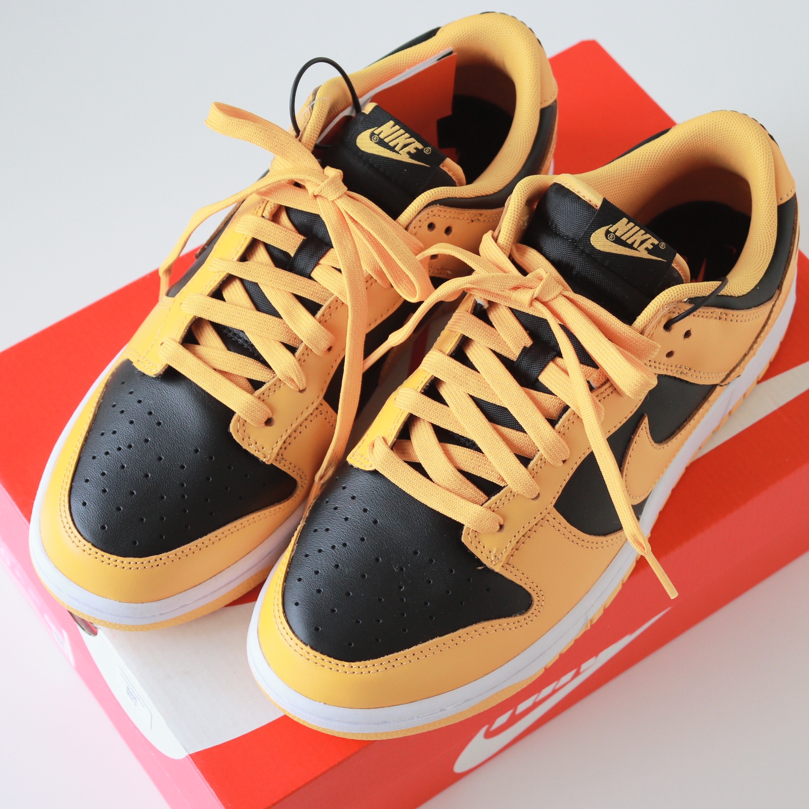 Nike Dunk Low Retro Championship Goldenrod 착용 스타일 - 3