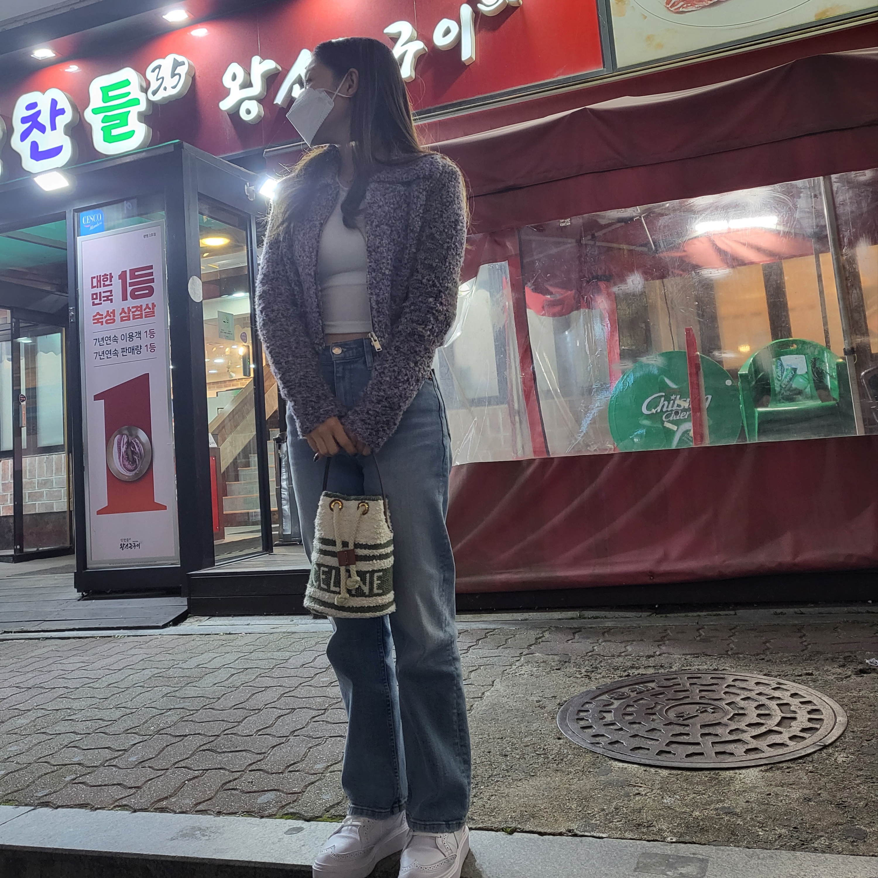 Celine Teen Drawstring in Striped Textile with Celine and Calfskin Khaki Tan, Nike x Peaceminusone Kwondo1 White 착용 스타일 - 2
