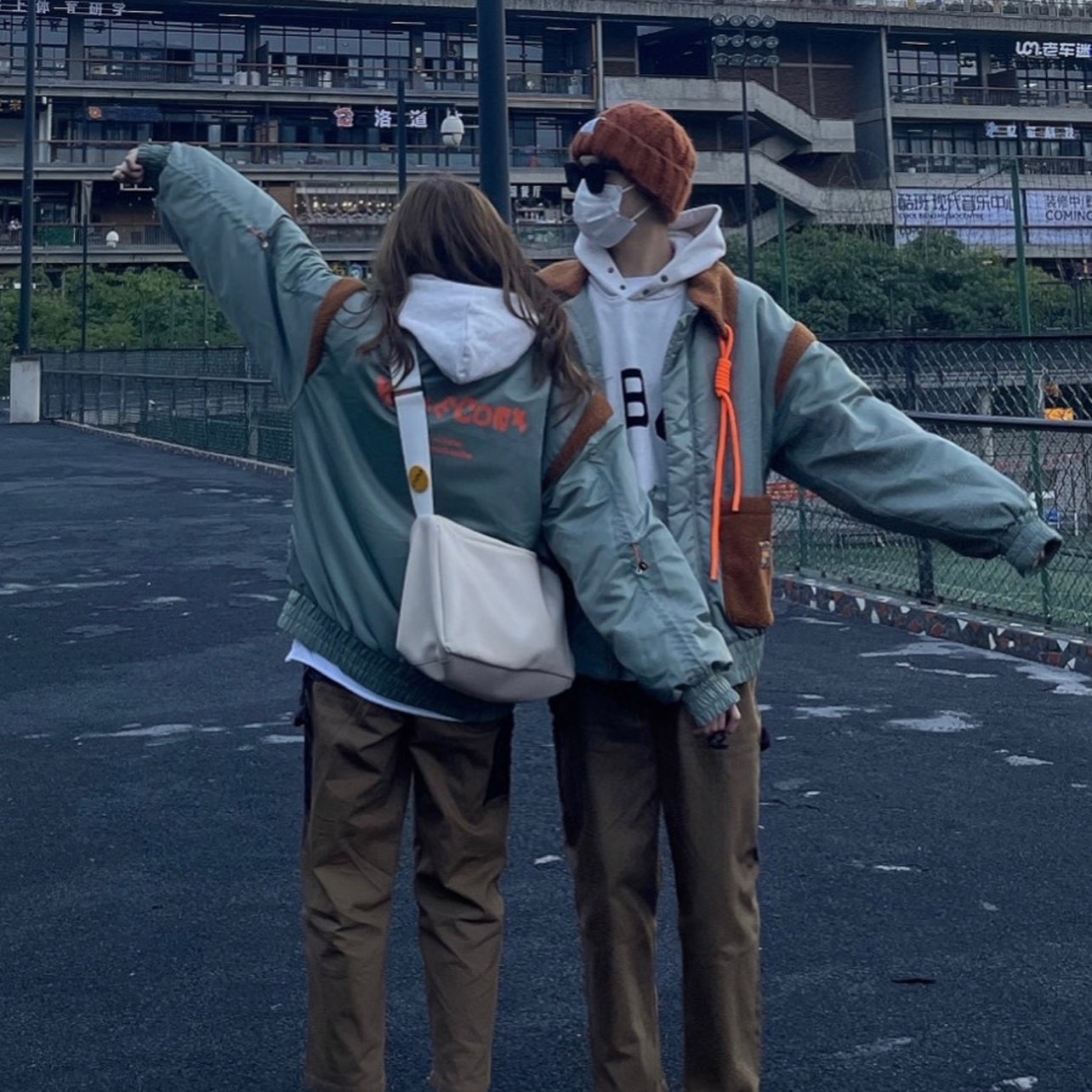 Nike x Sacai VaporWaffle Sesame and Blue Void 착용 스타일 - 4