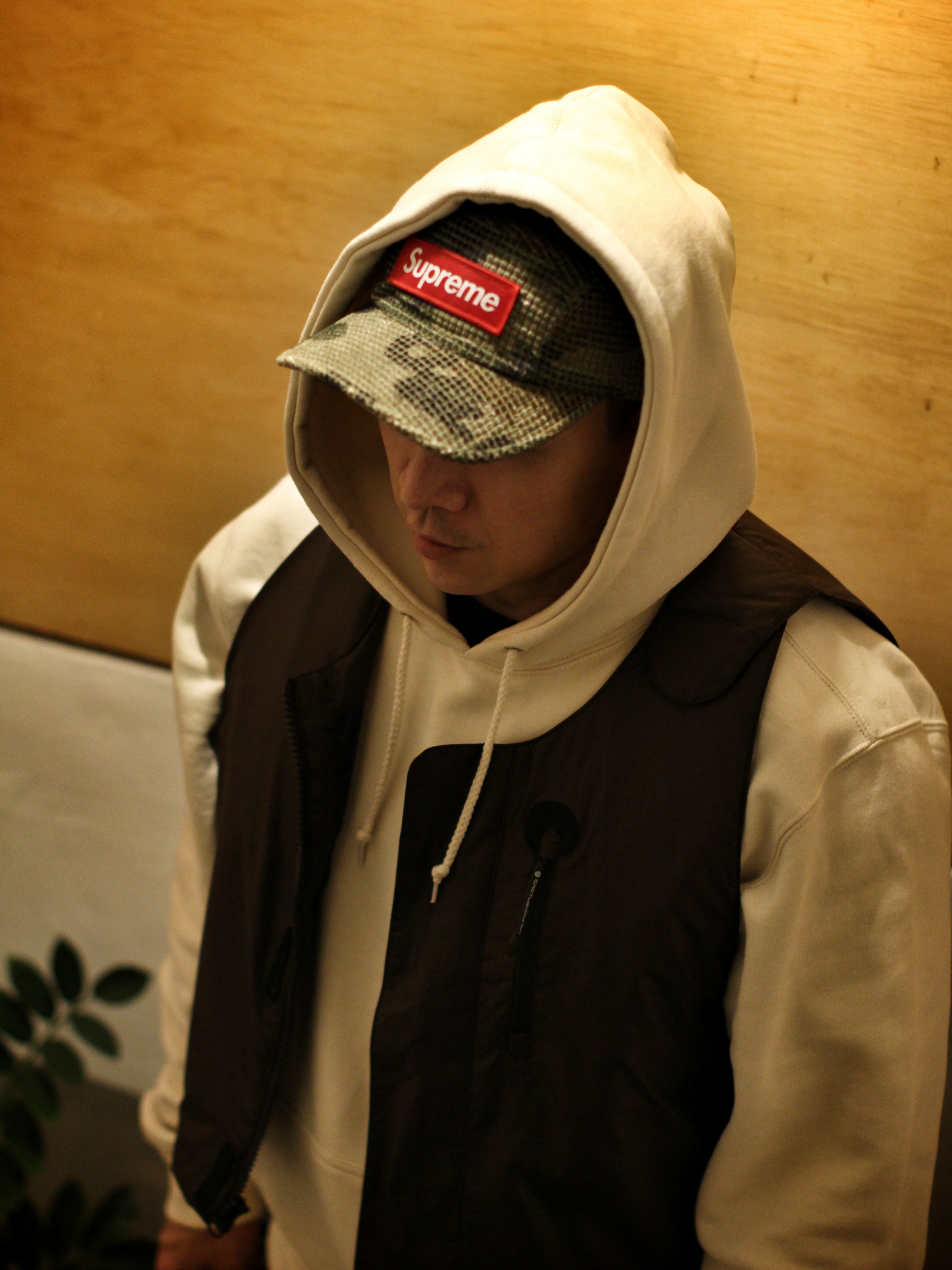 Supreme Camo Grid Velvet Camp Cap Woodland Camo - 22FW, Nike x Travis Scott NRG BH Vest Velvet Brown - US/EU 착용 스타일 - 2