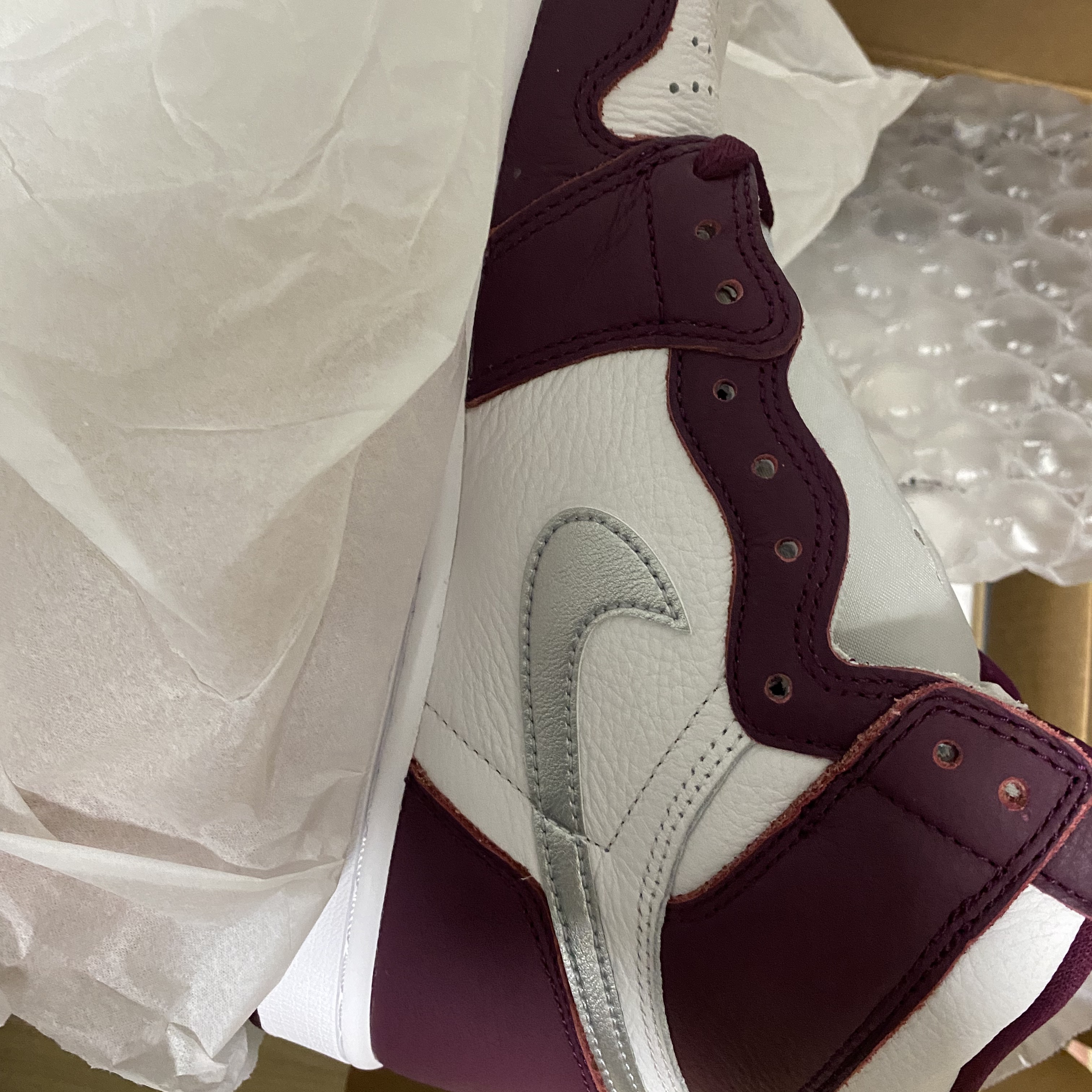Jordan 1 Retro High OG Bordeaux 착용 스타일 - 1