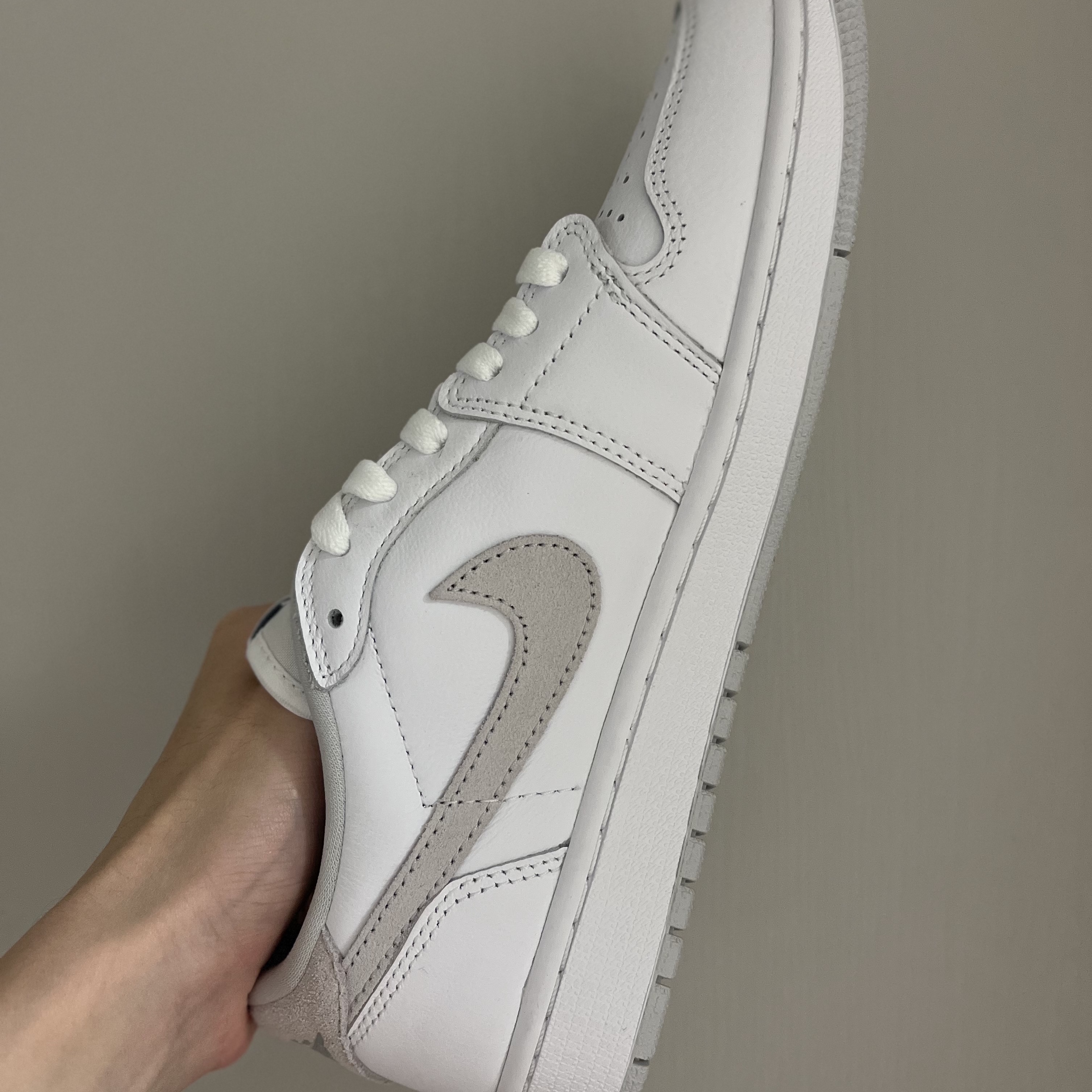 Jordan 1 Low OG Neutral Grey 착용 스타일