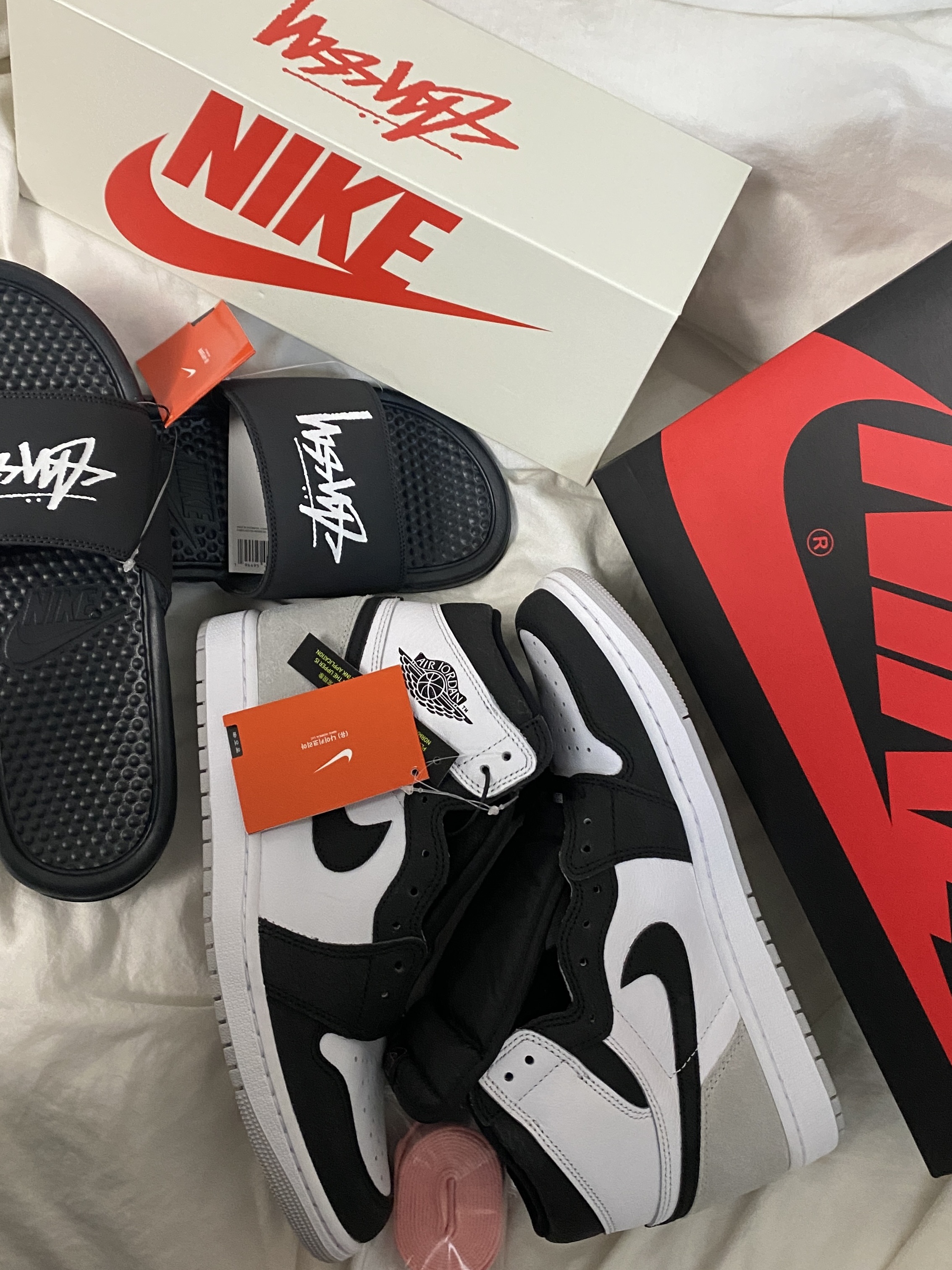 Jordan 1 Retro High OG Bleached Coral, Nike x Stussy Benassi Slide Off Noir 착용 스타일