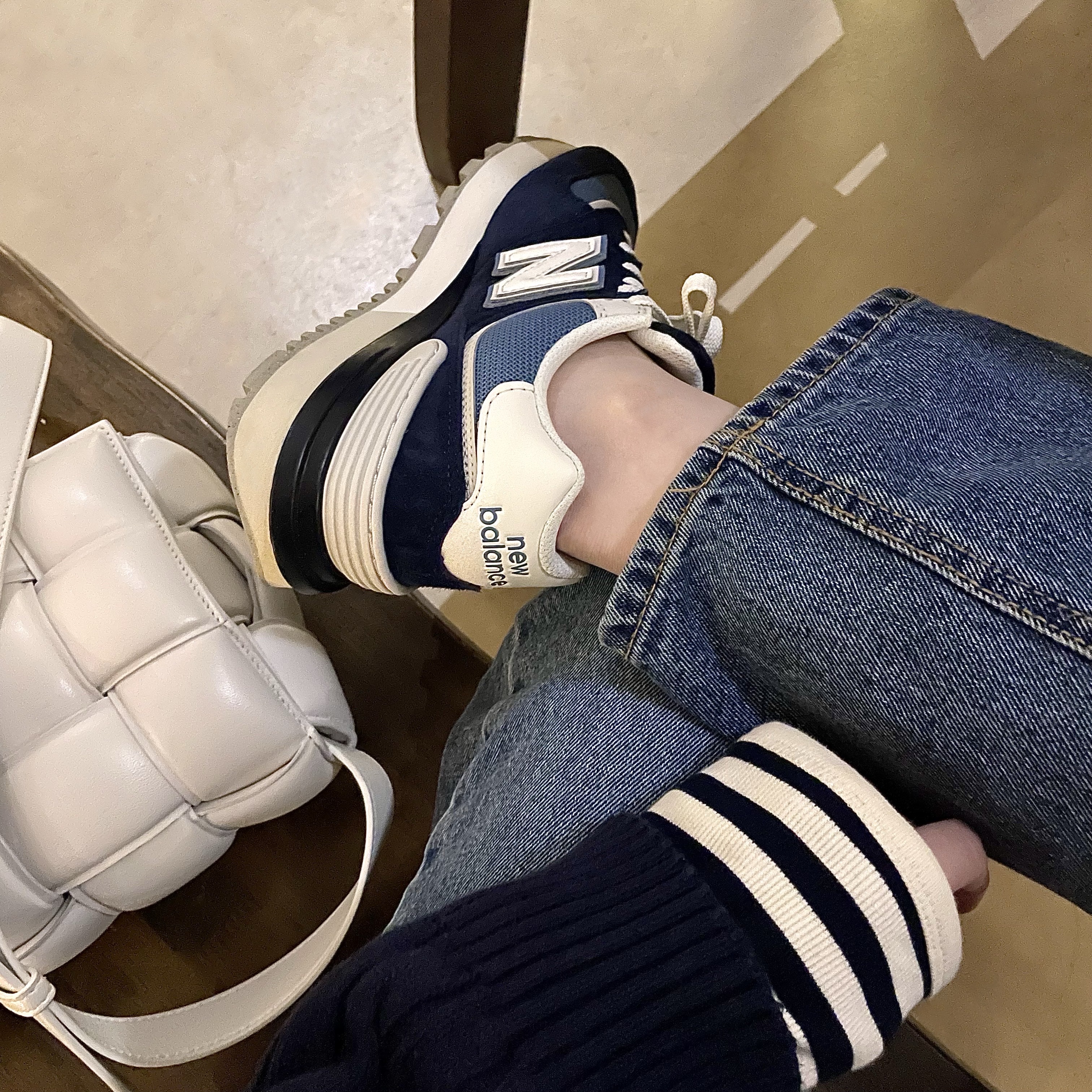 New Balance 574 Legacy Navy Sea Salt 착용 스타일 - 1