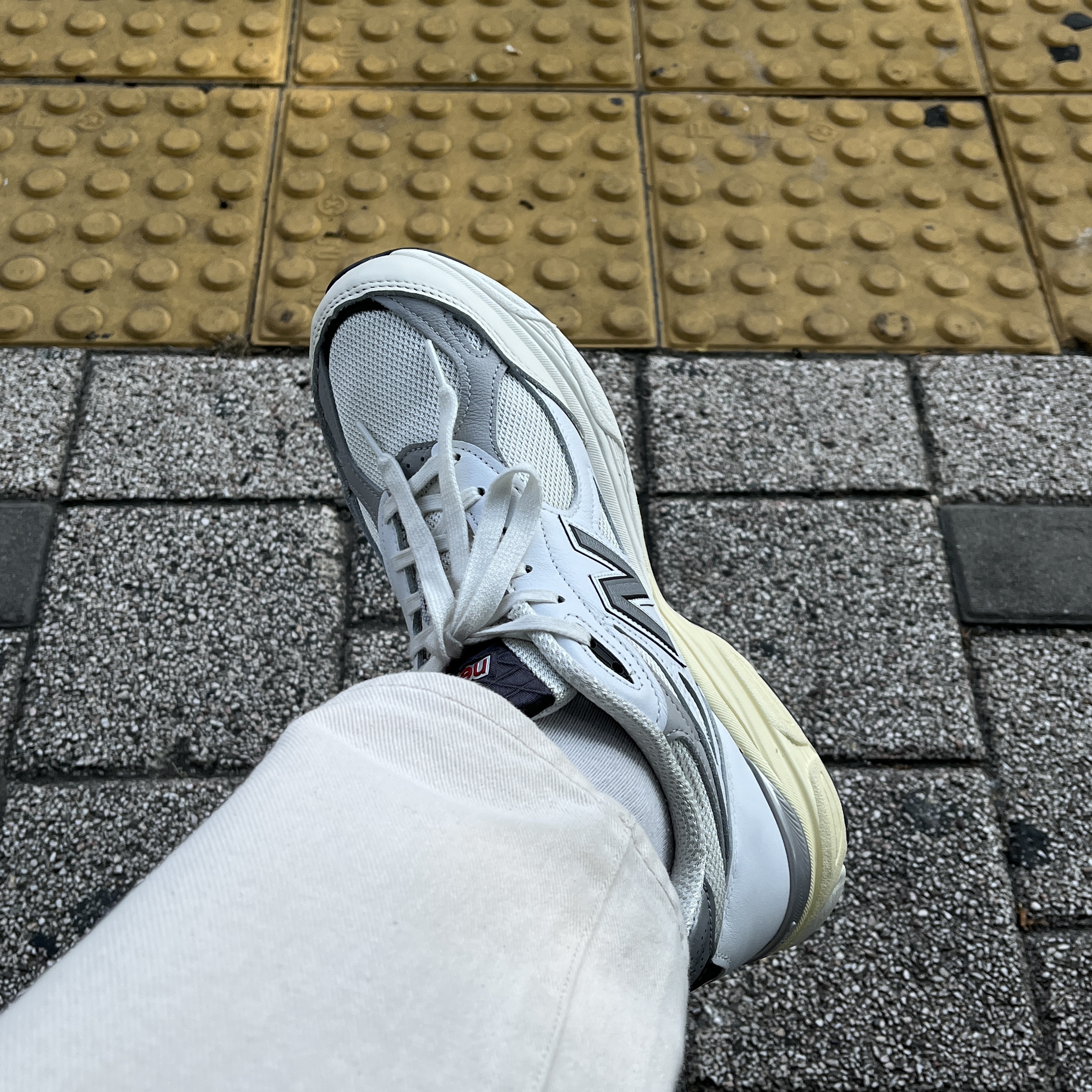 New Balance 990v3 Made in USA Sea Salt 착용 스타일