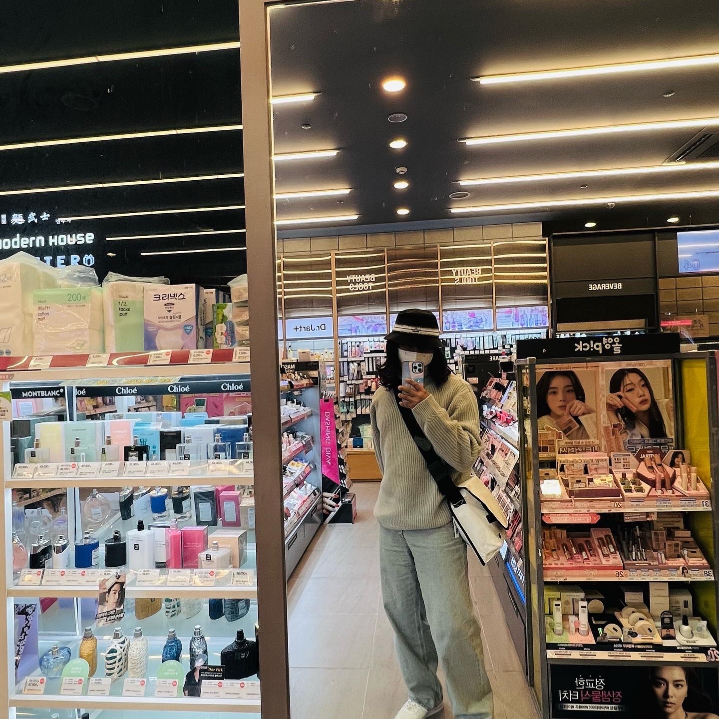 Supreme x Stone Island Stripe Crusher Black - 22SS, Nike Air Force 1 '07 LV8 40th Anniversary Join Forces Sail Malachite 착용 스타일