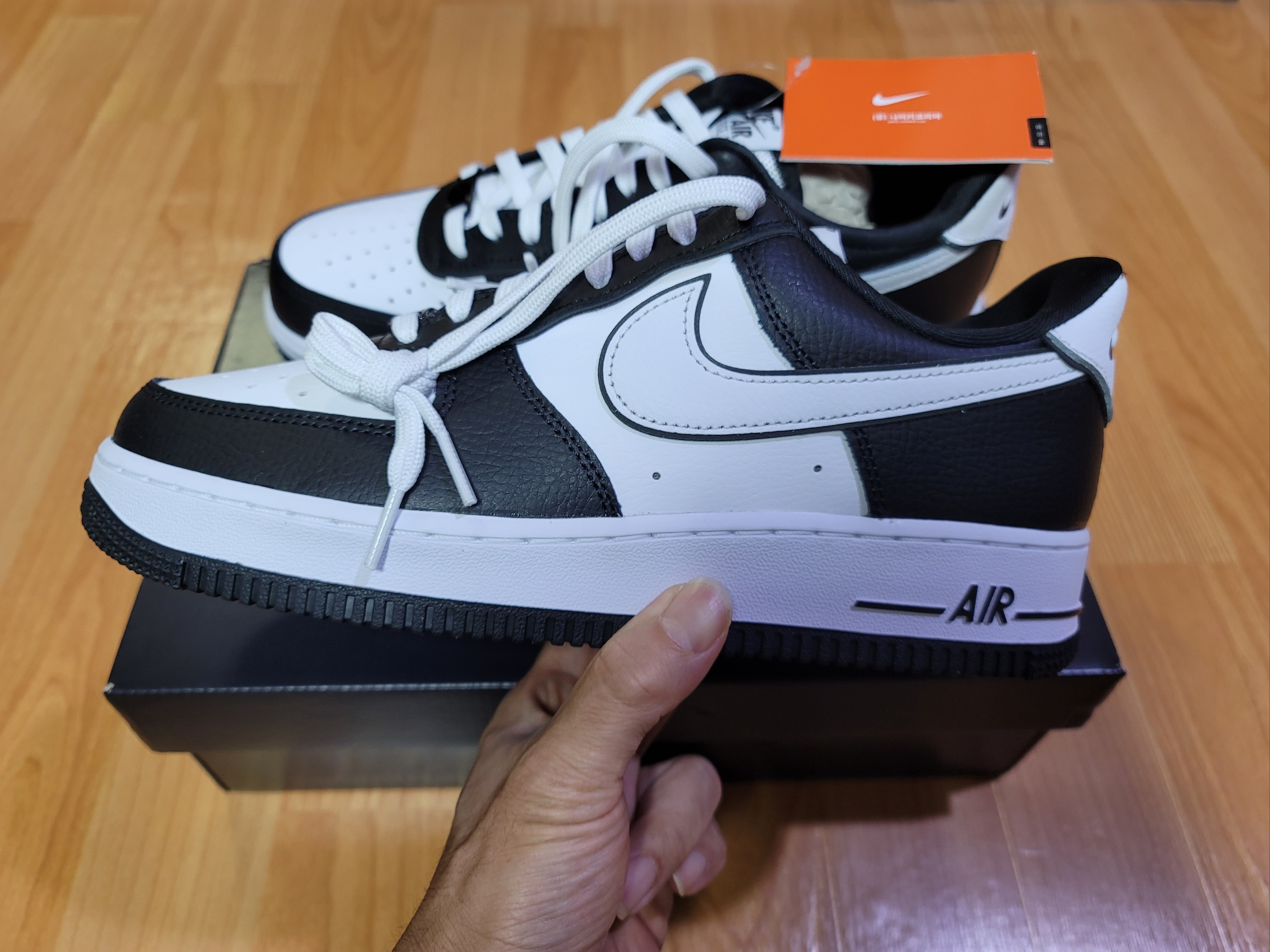 Nike Air Force 1 '07 LV8 White Black 착용 스타일 - 1