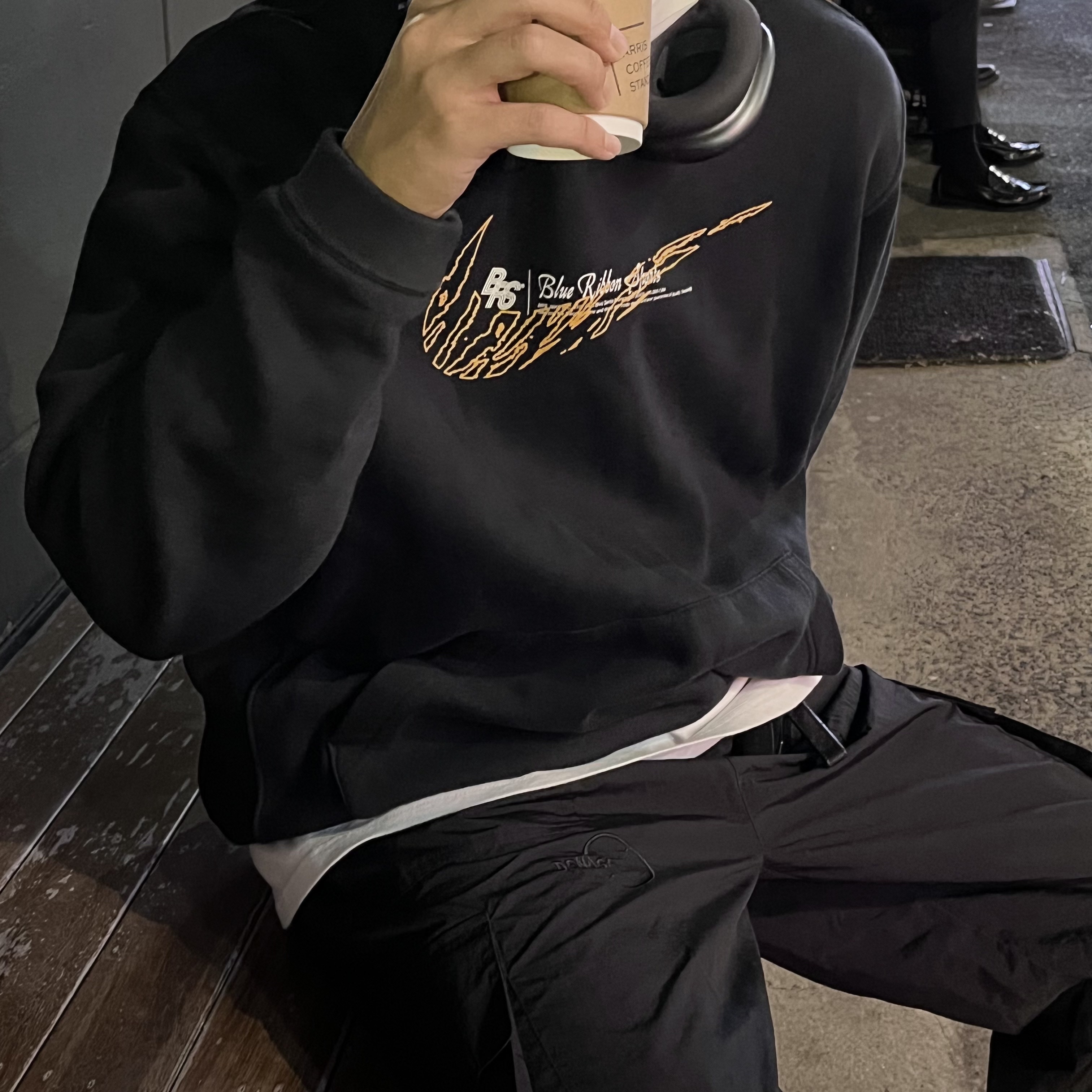 Apple AirPods Max Lightning Space Gray (Korean Ver.), Nike Air Force 1 '07 Low White 착용 스타일 - 4