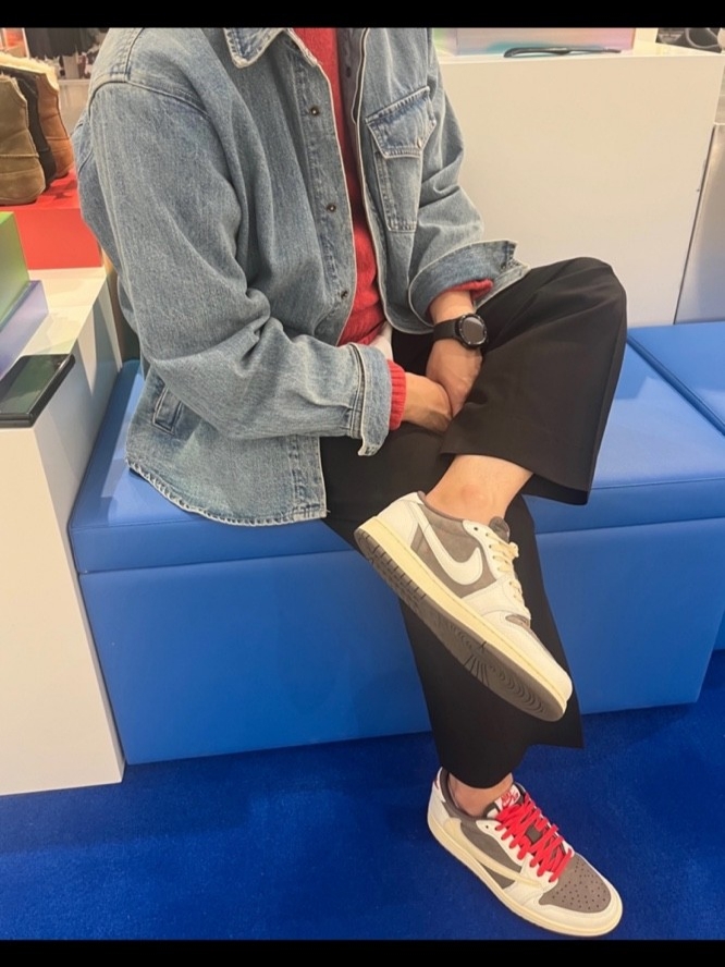 (W) Jordan 1 Low White Gym Red, Jordan 1 x Travis Scott Retro Low OG SP Sail and Ridgerock 착용 스타일 - 3
