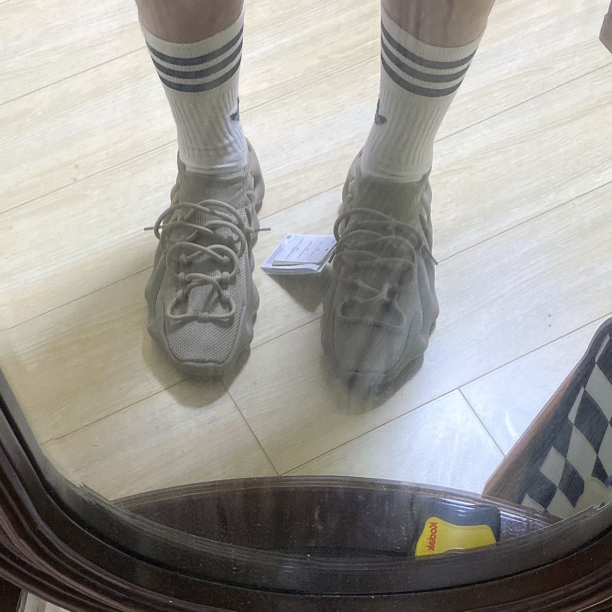Adidas Yeezy 450 Stone Flax 착용 스타일 - 4