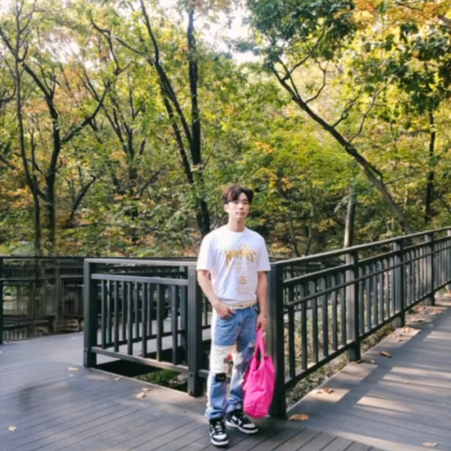 Nike x Ambush Dunk High Black, Stussy World Tour T-Shirt White 착용 스타일 - 2