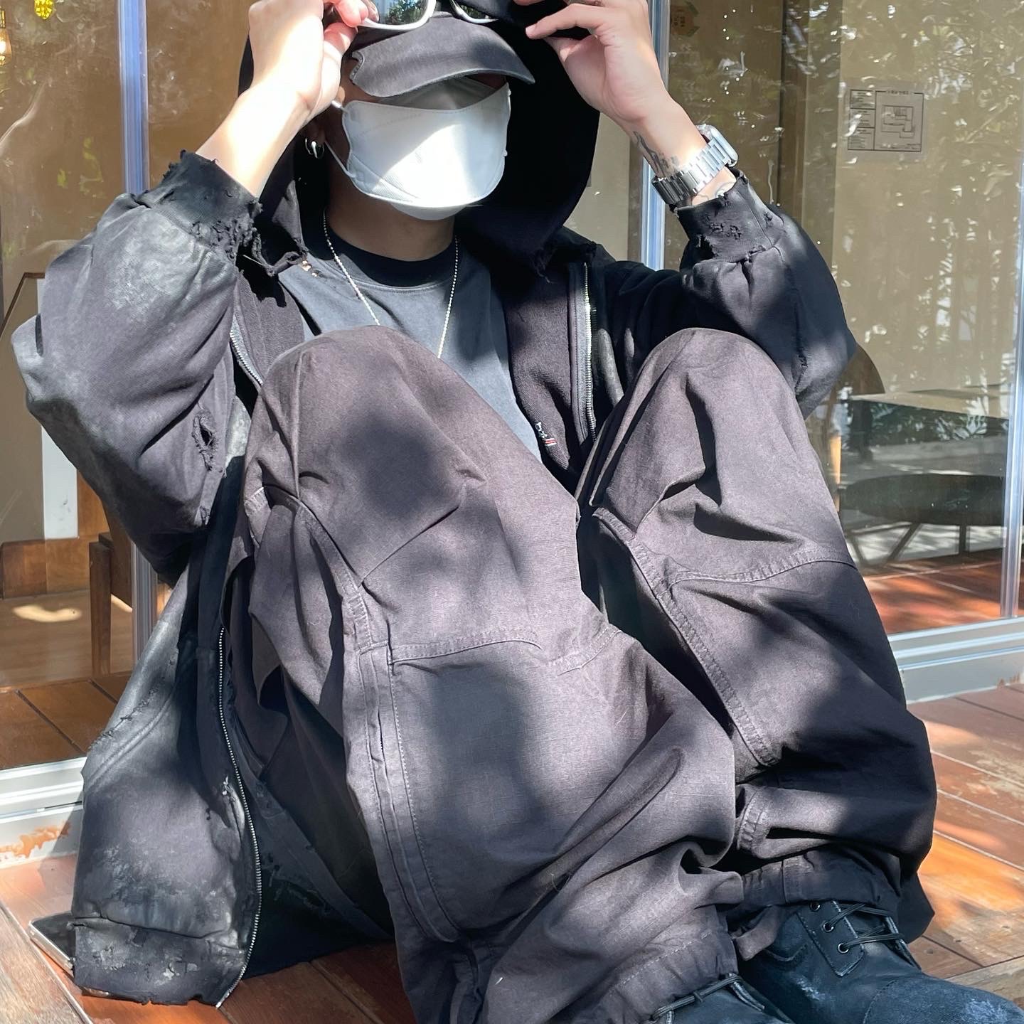 Balenciaga Gaffer Zip-Up Hoodie Small Fit Black, Balenciaga Pulled Cargo Pants Black 착용 스타일 - 1