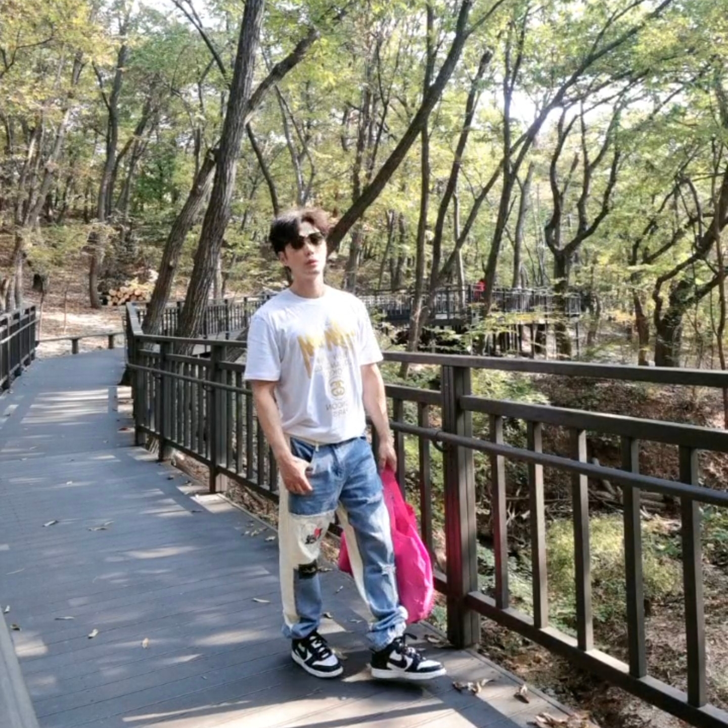 Nike x Ambush Dunk High Black, Stussy World Tour T-Shirt White 착용 스타일 - 3