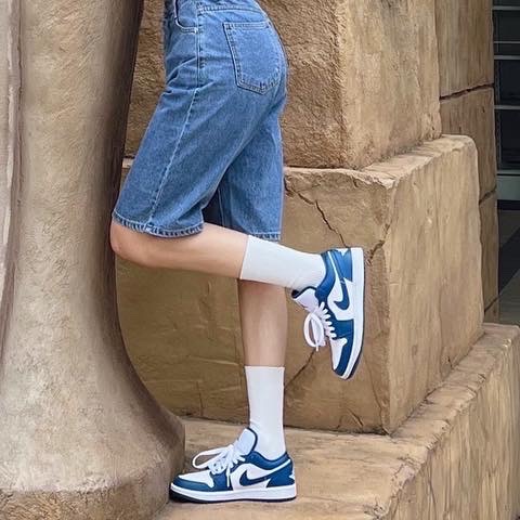 (W) Jordan 1 Low White Dark Marina Blue 착용 스타일 - 2