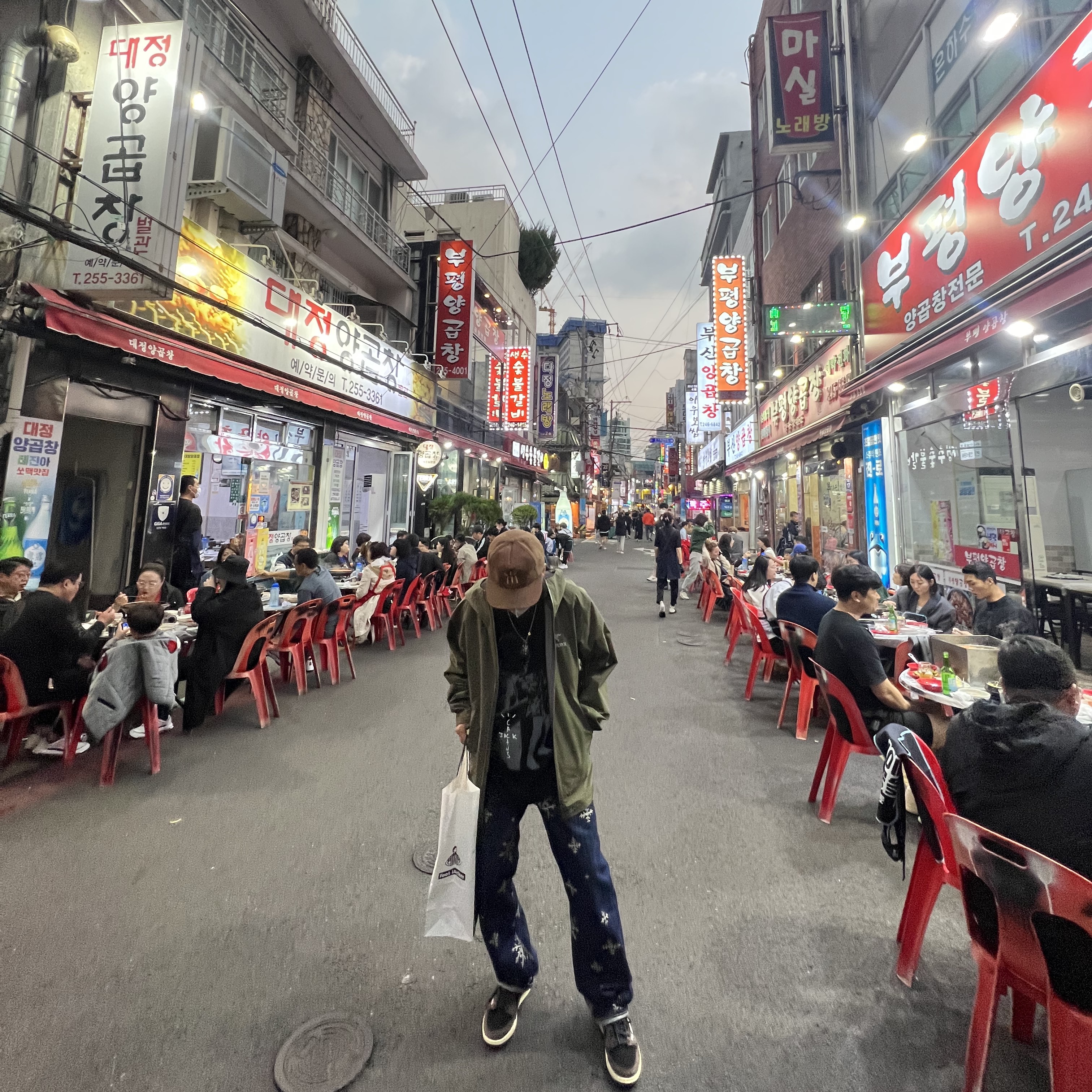 Jordan x Travis Scott T-Shirt, Arc'teryx Beta LT Jacket Tatsu 착용 스타일 - 1