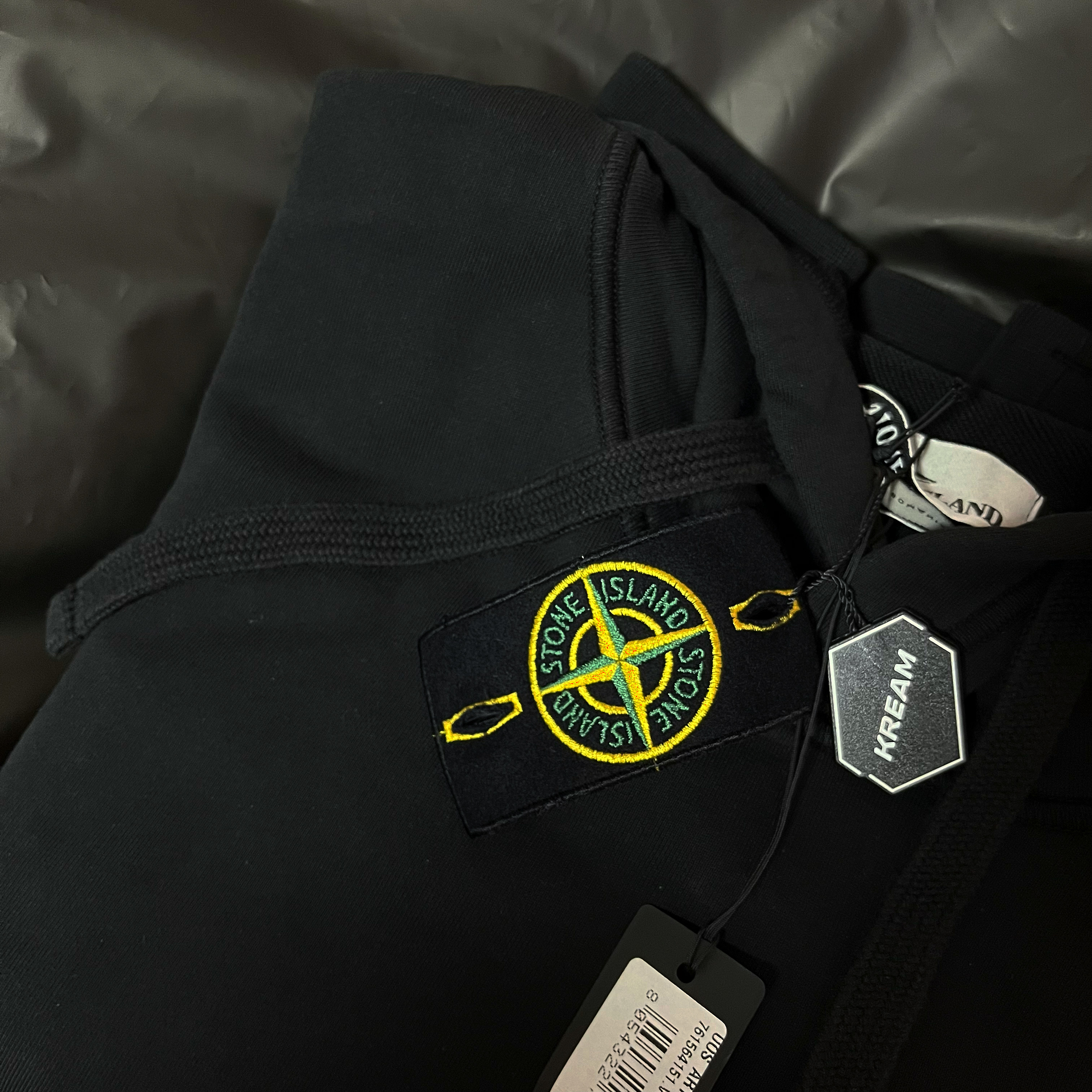 Stone Island 64151 Cotton Fleece Hooded Sweatshirt Black - 22SS 착용 스타일