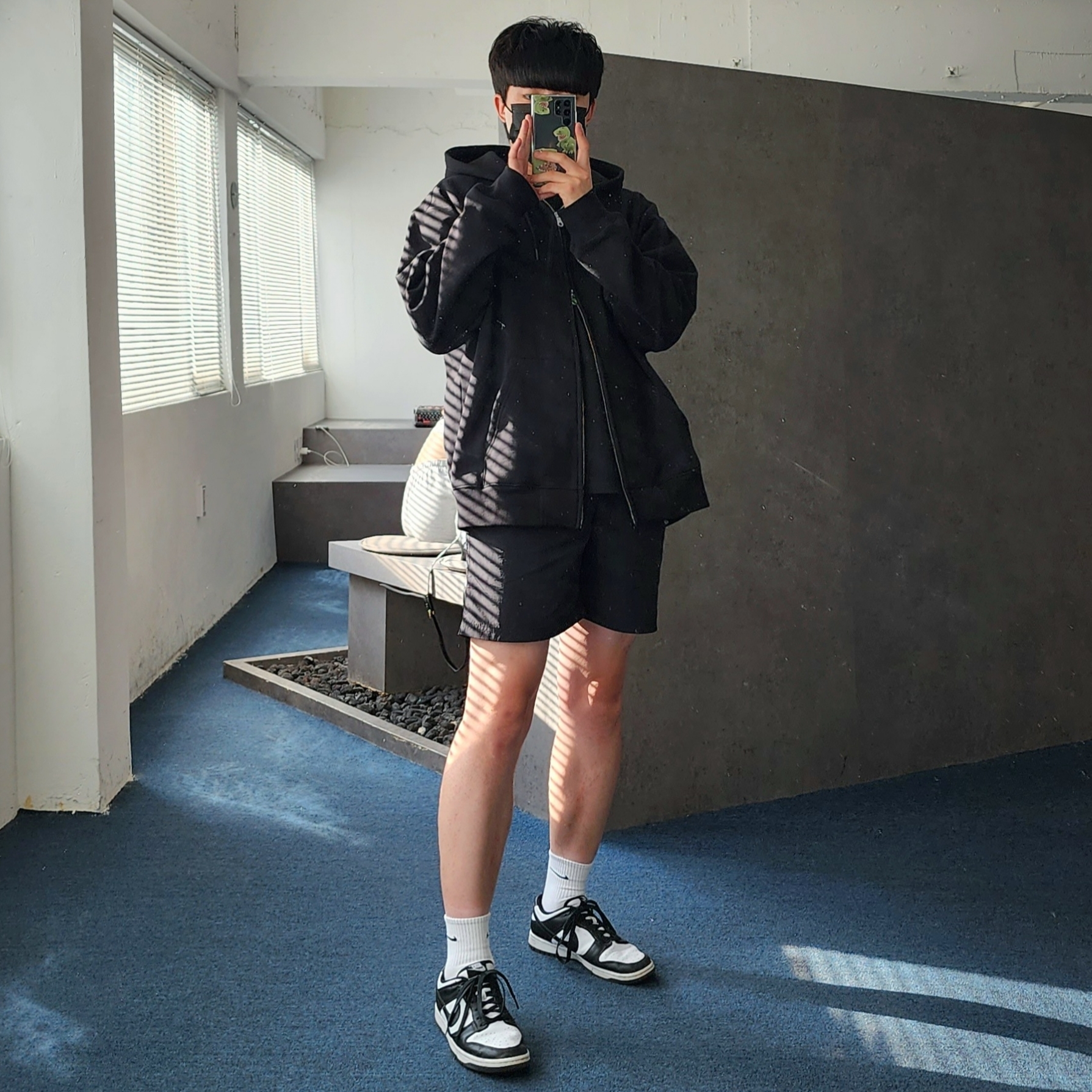 Nike Dunk Low Retro Black 착용 스타일 - 2