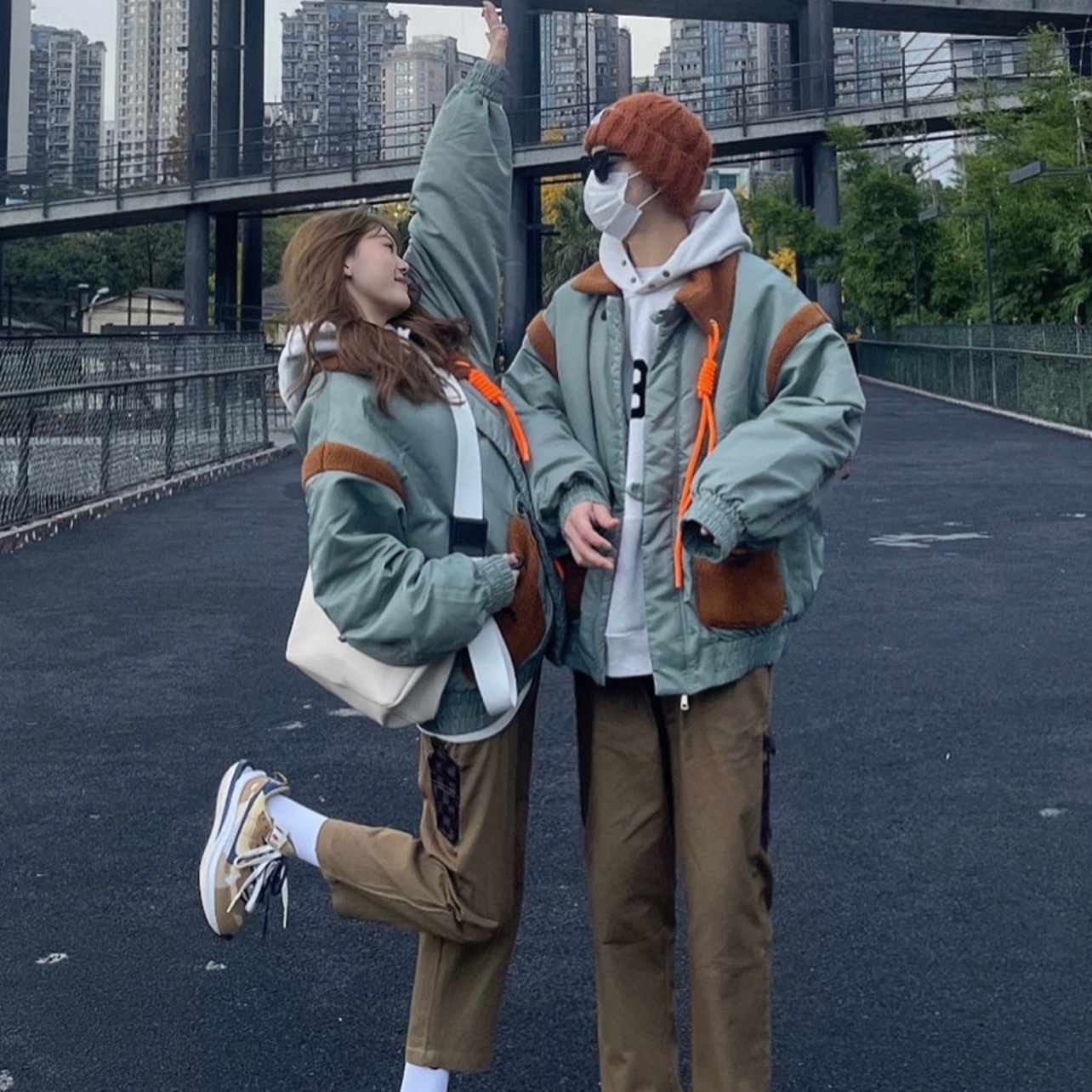 Nike x Sacai VaporWaffle Sesame and Blue Void 착용 스타일 - 2