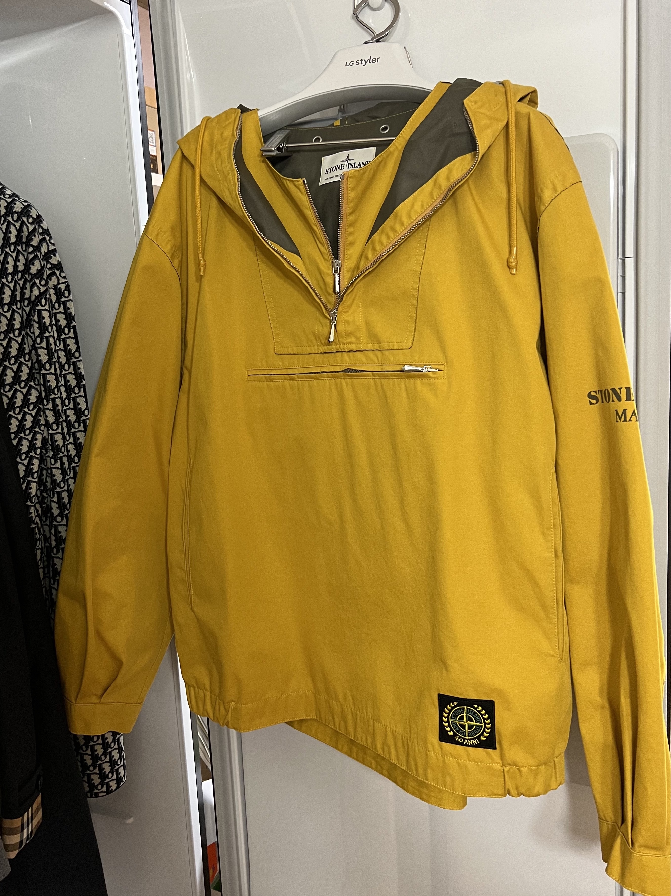 Stone Island 434Q1 Raso Gommato Cover Colorato Bio Anorak Yellow - 22SS 착용 스타일 - 2