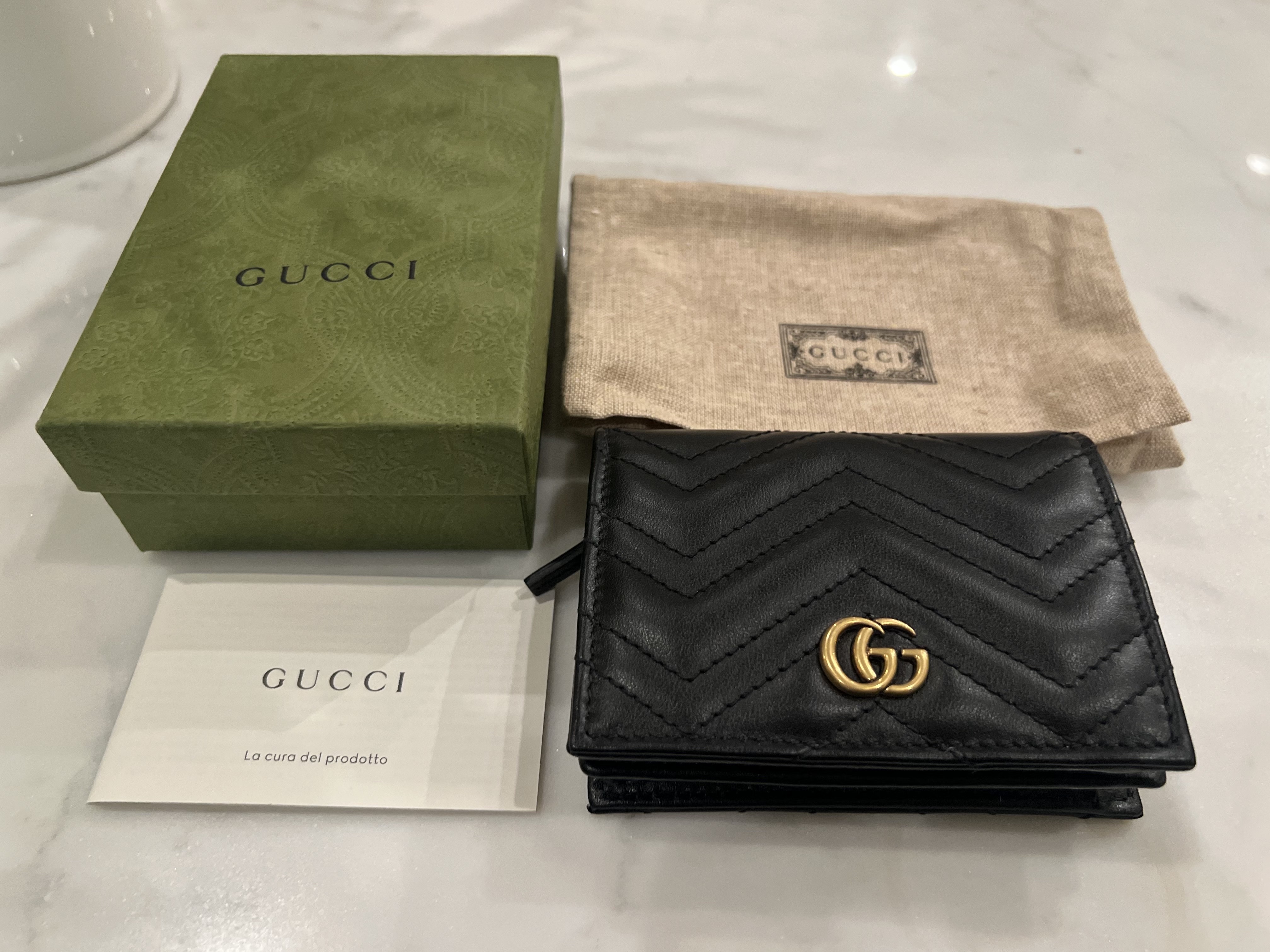 Gucci GG Marmont Matelasse Card Case Wallet Black 착용 스타일 - 1