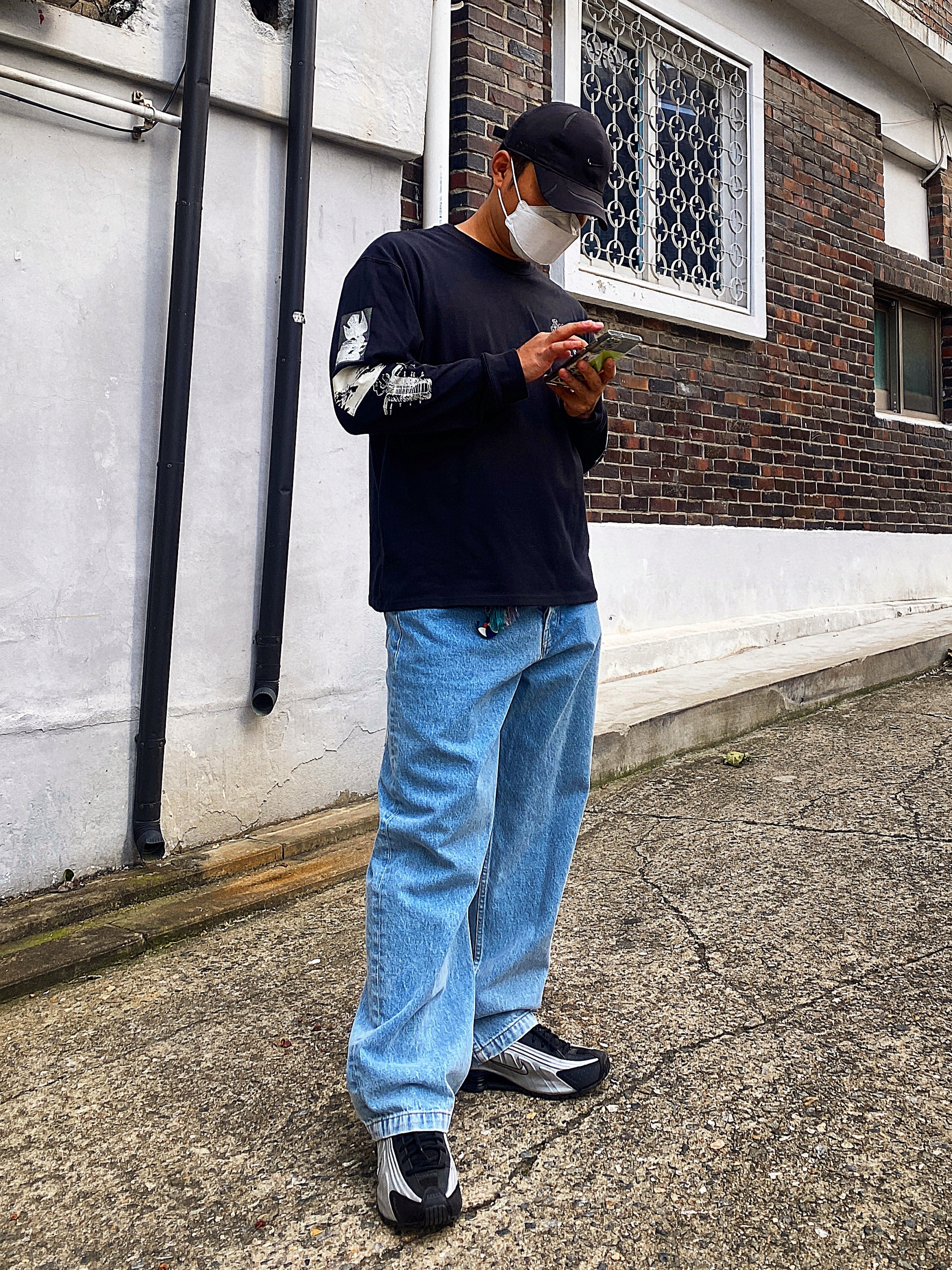 Nike x Drake Nocta NRG AU L91 Cap, Nike Shox R4 Black and Metallic Silver 착용 스타일