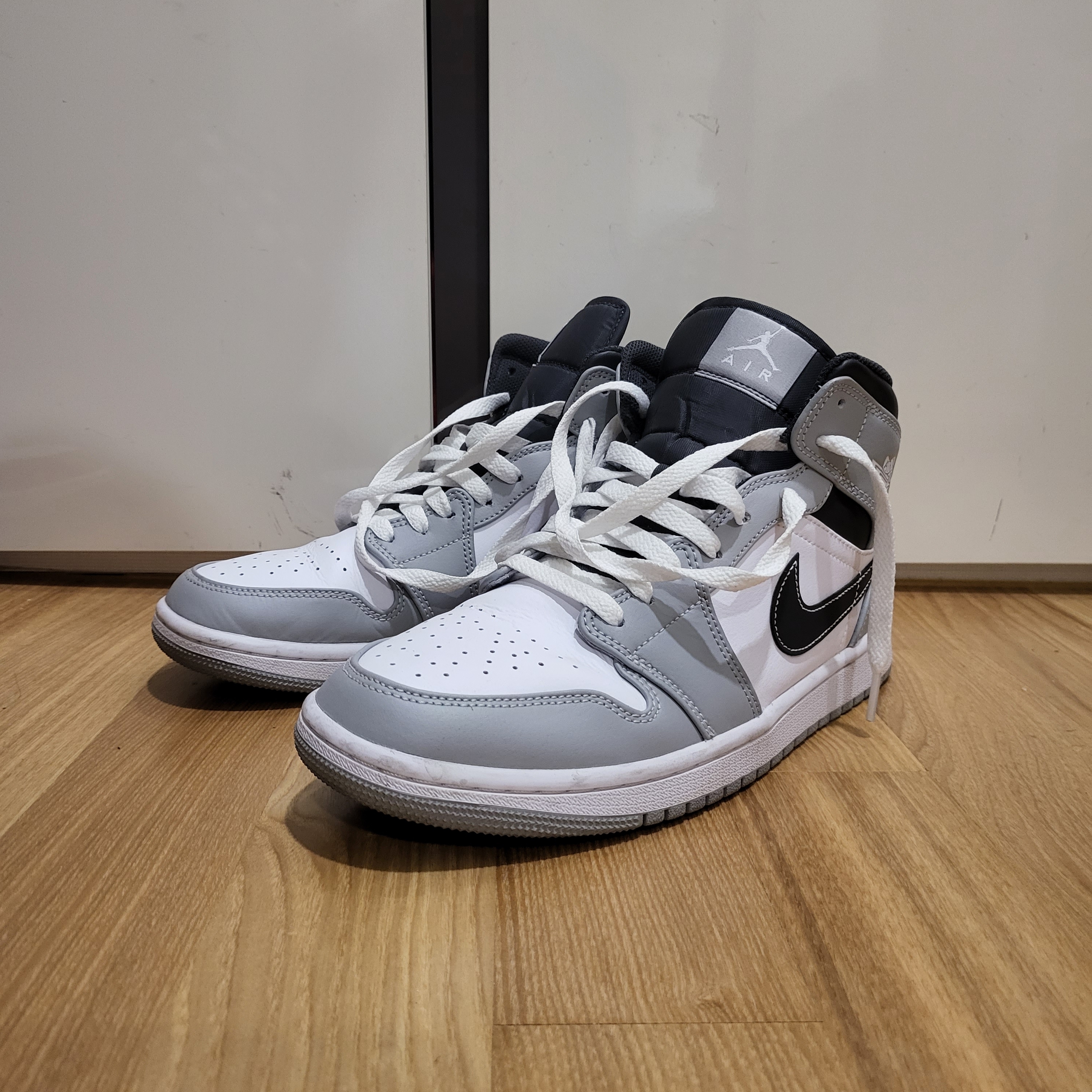 Jordan 1 Mid Light Smoke Grey Anthracite 착용 스타일