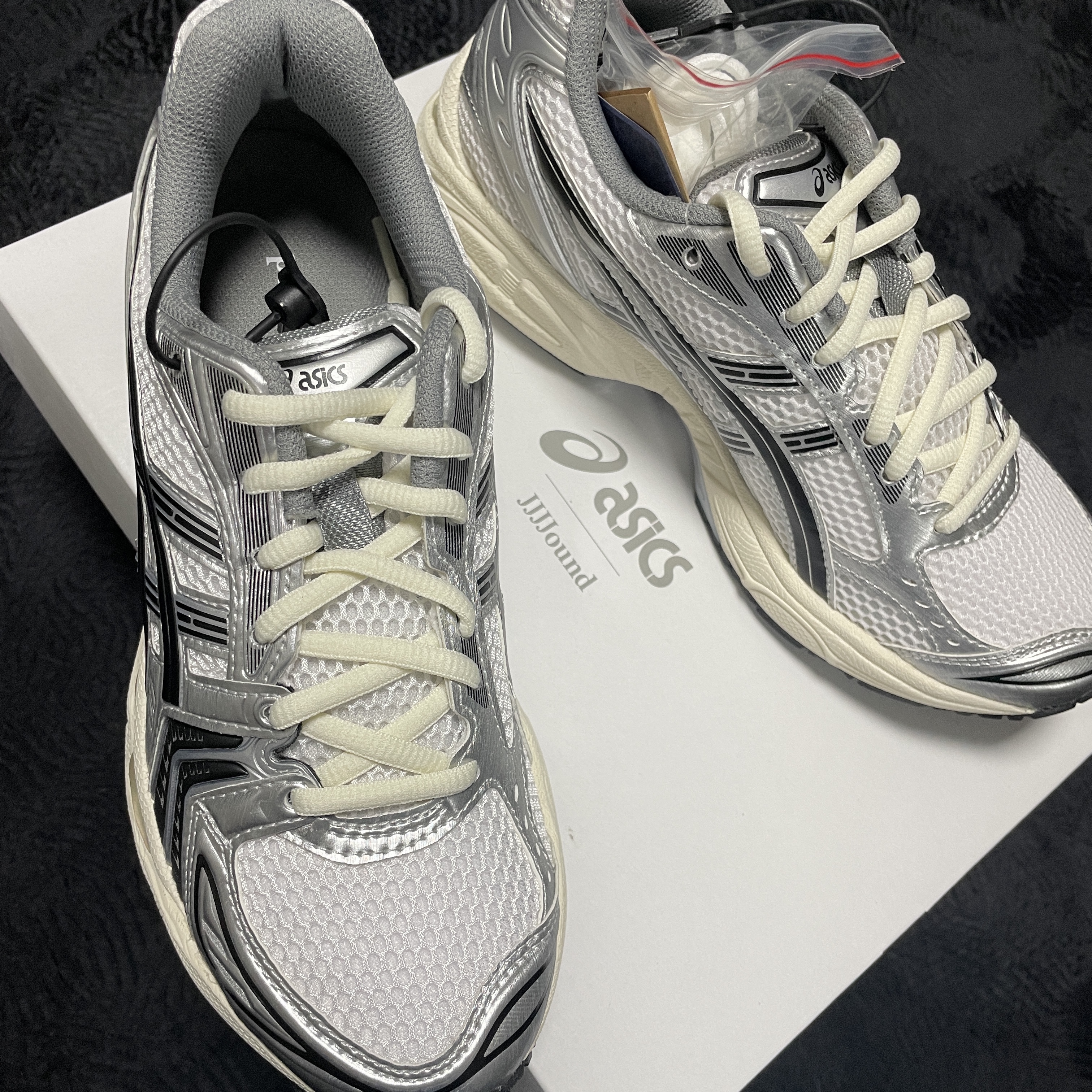 Asics x JJJJound Gel-Kayano 14 Silver Black 착용 스타일