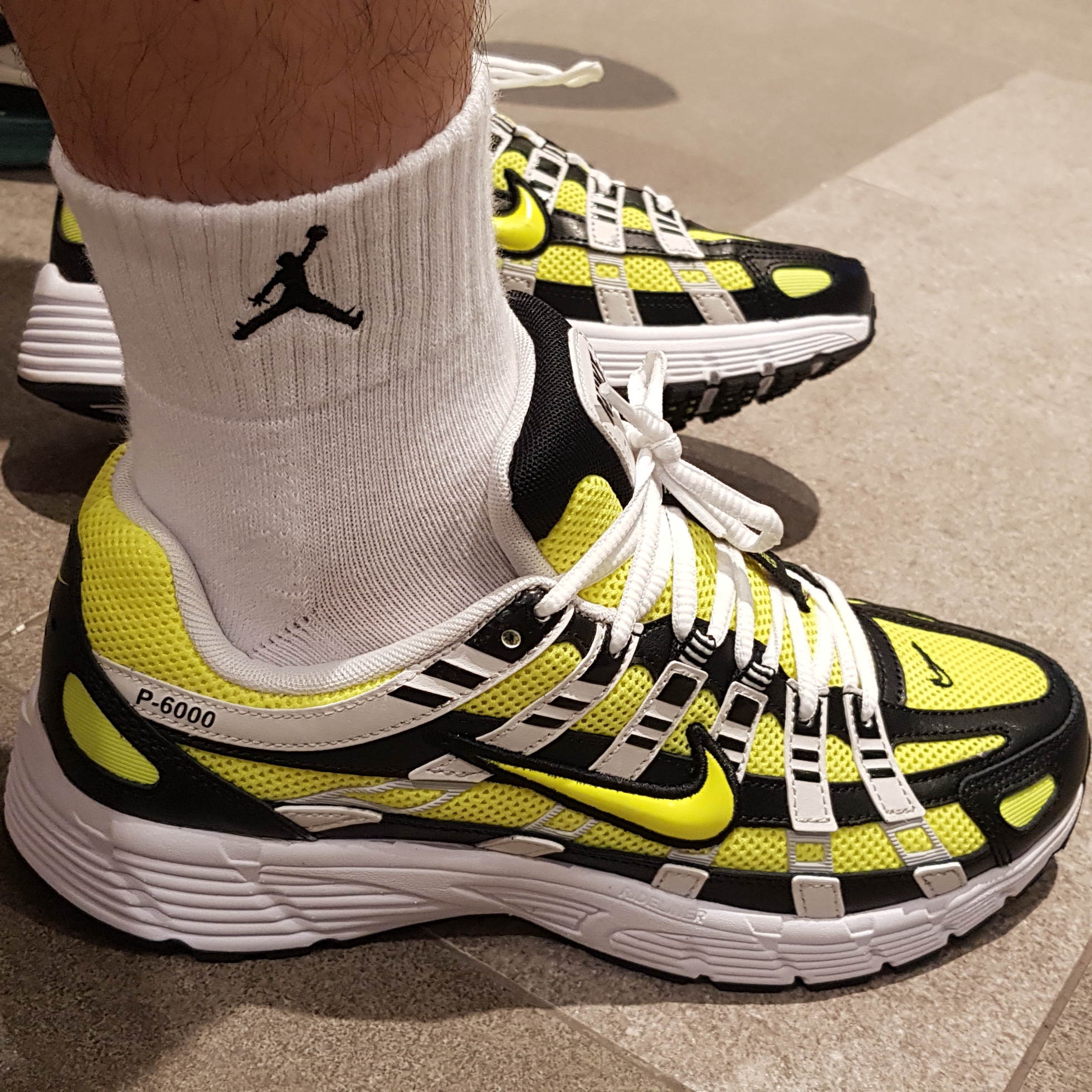 Nike P-6000 Lemon Venom 착용 스타일
