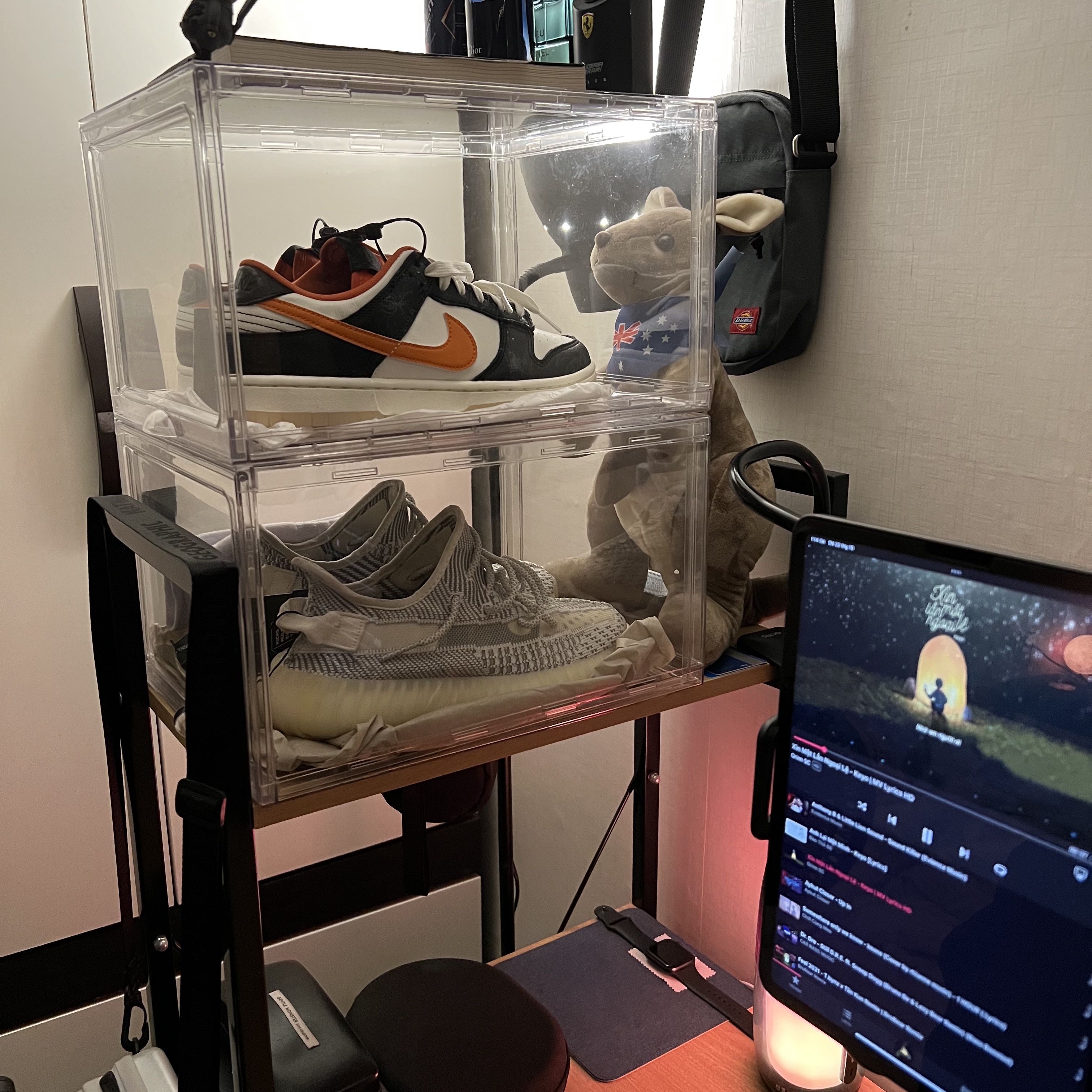 Adidas Yeezy Boost 350 V2 Static - Non-Reflective 2018, Nike Dunk Low Retro PRM Halloween 착용 스타일