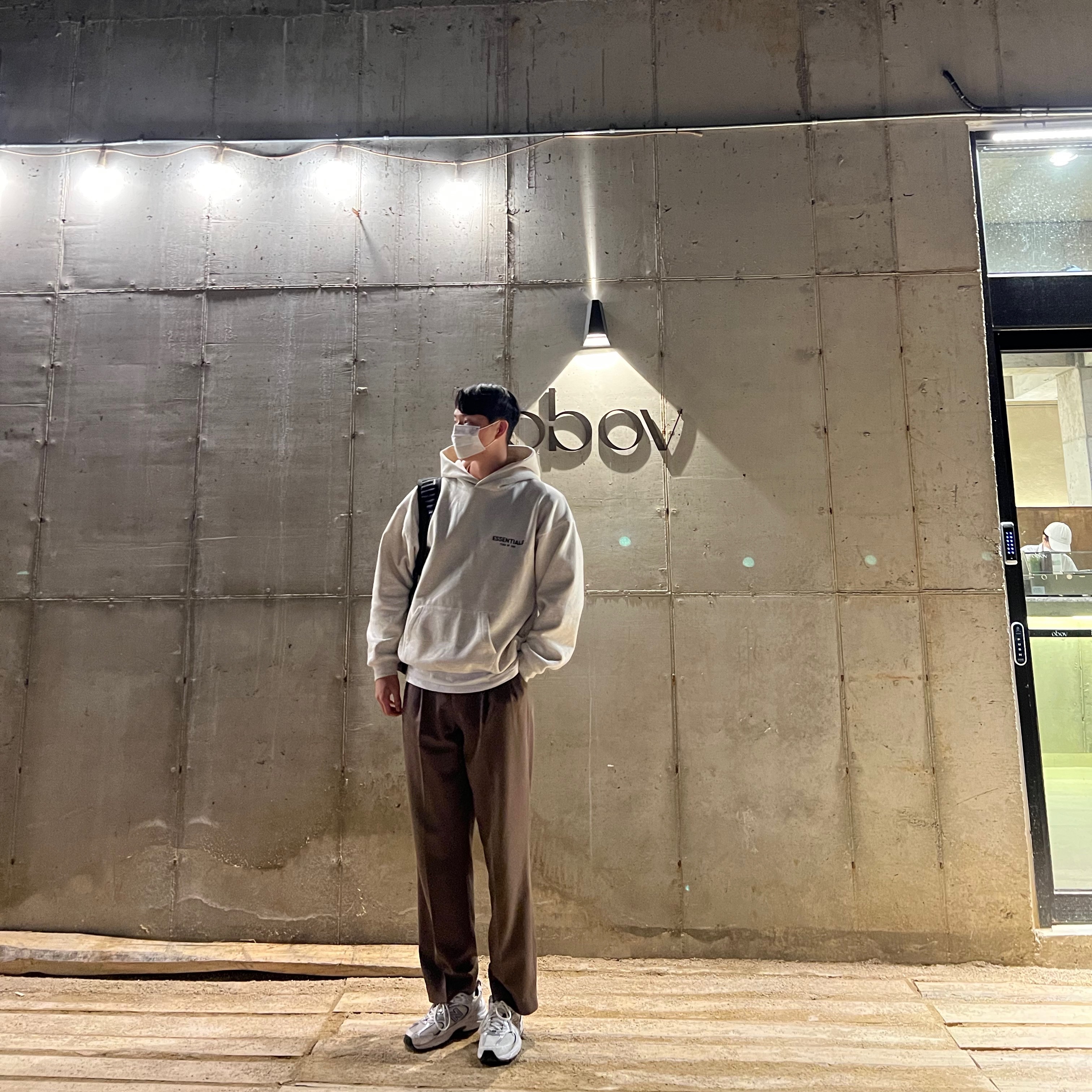 Essentials The Core Collection Hoodie Light Oatmeal, New Balance 530 White 착용 스타일
