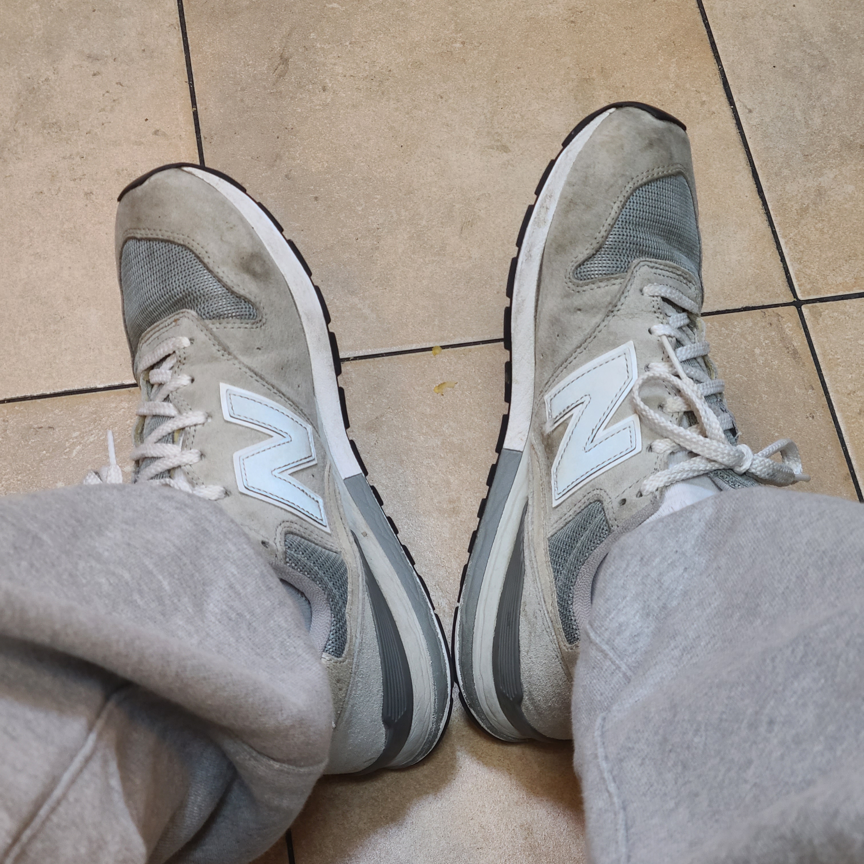 New Balance 996 Grey 착용 스타일
