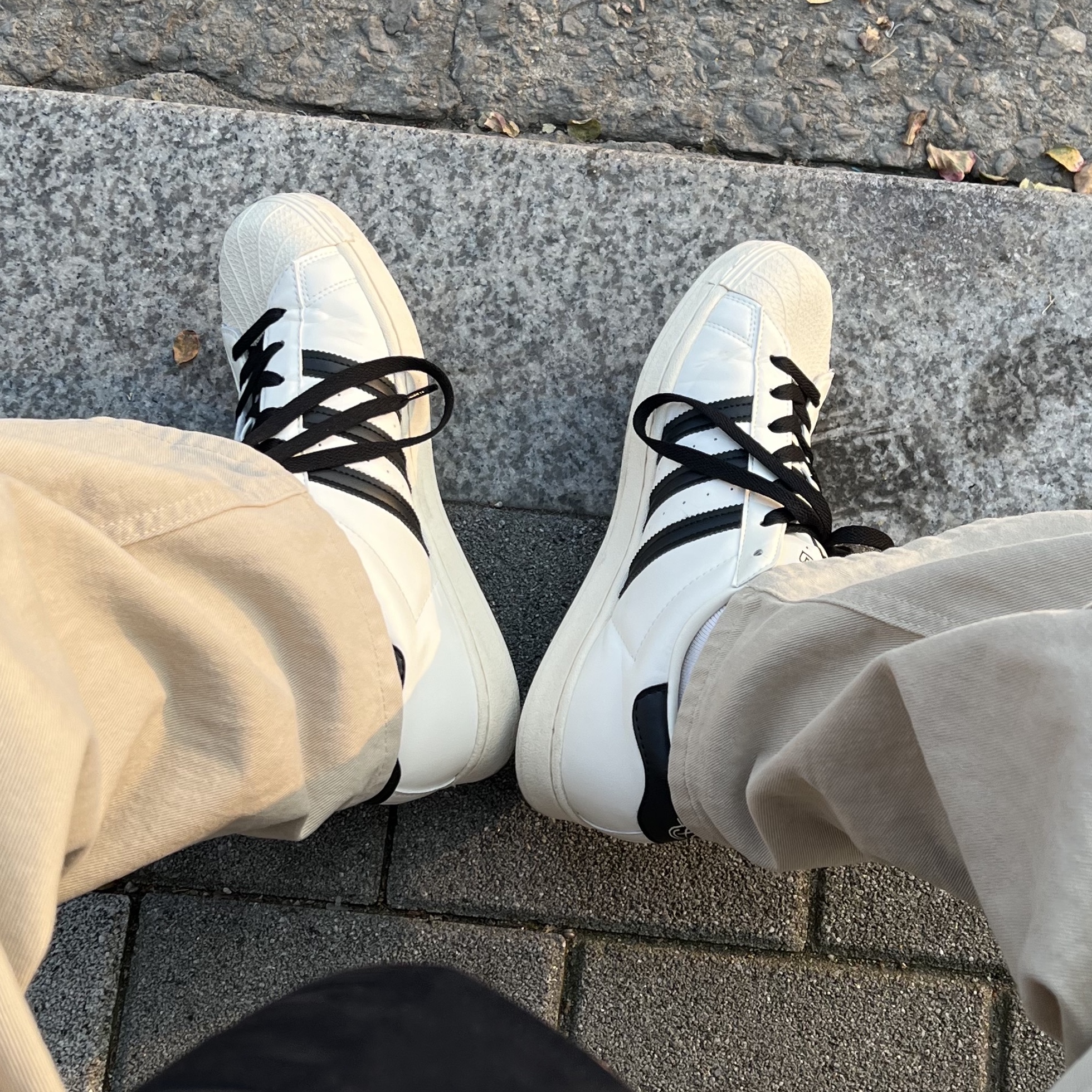 Adidas x Andre Saraiva Superstar Cream White Core Black 착용 스타일