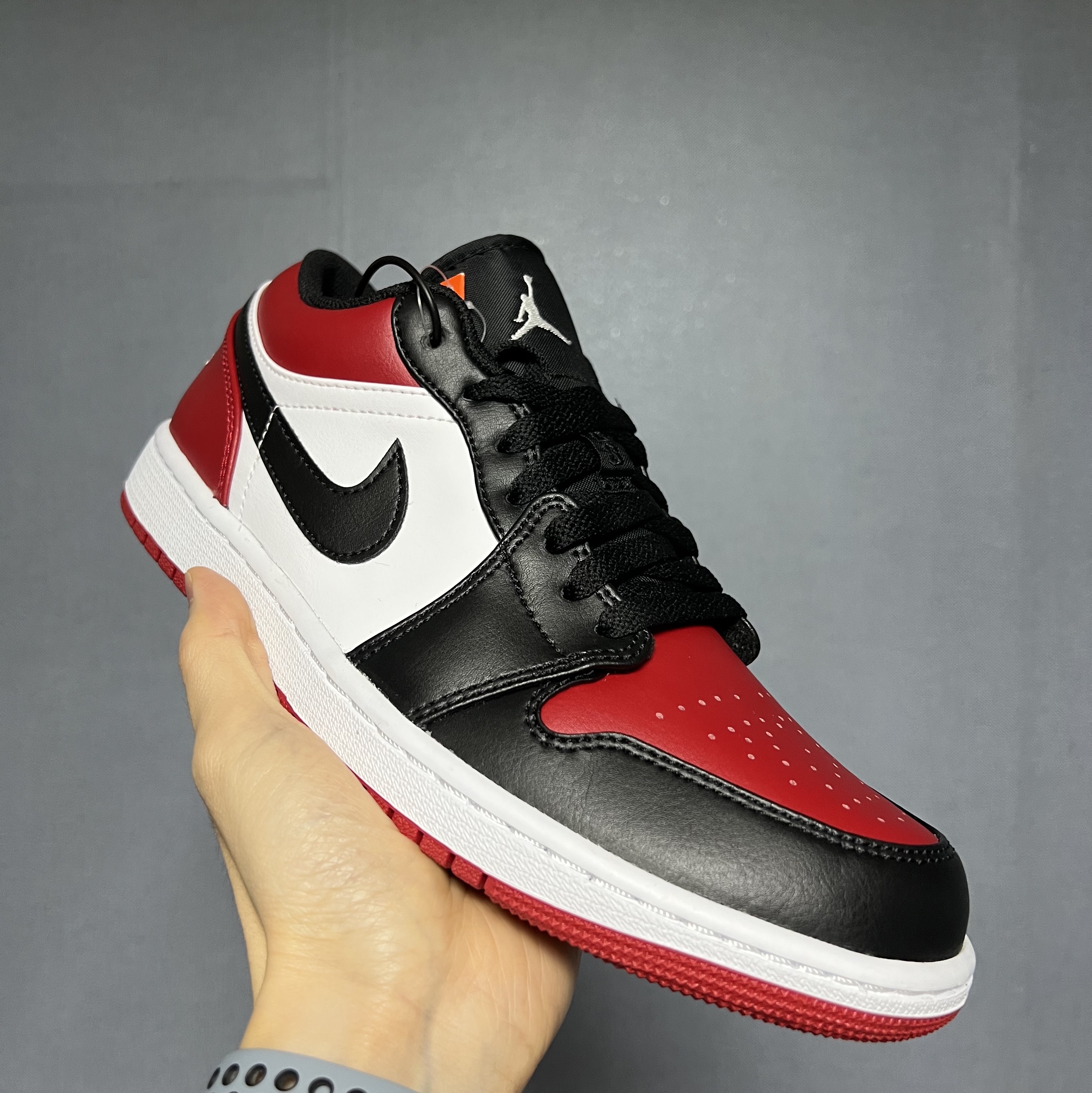 Jordan 1 Low Bred Toe 착용 스타일 - 1